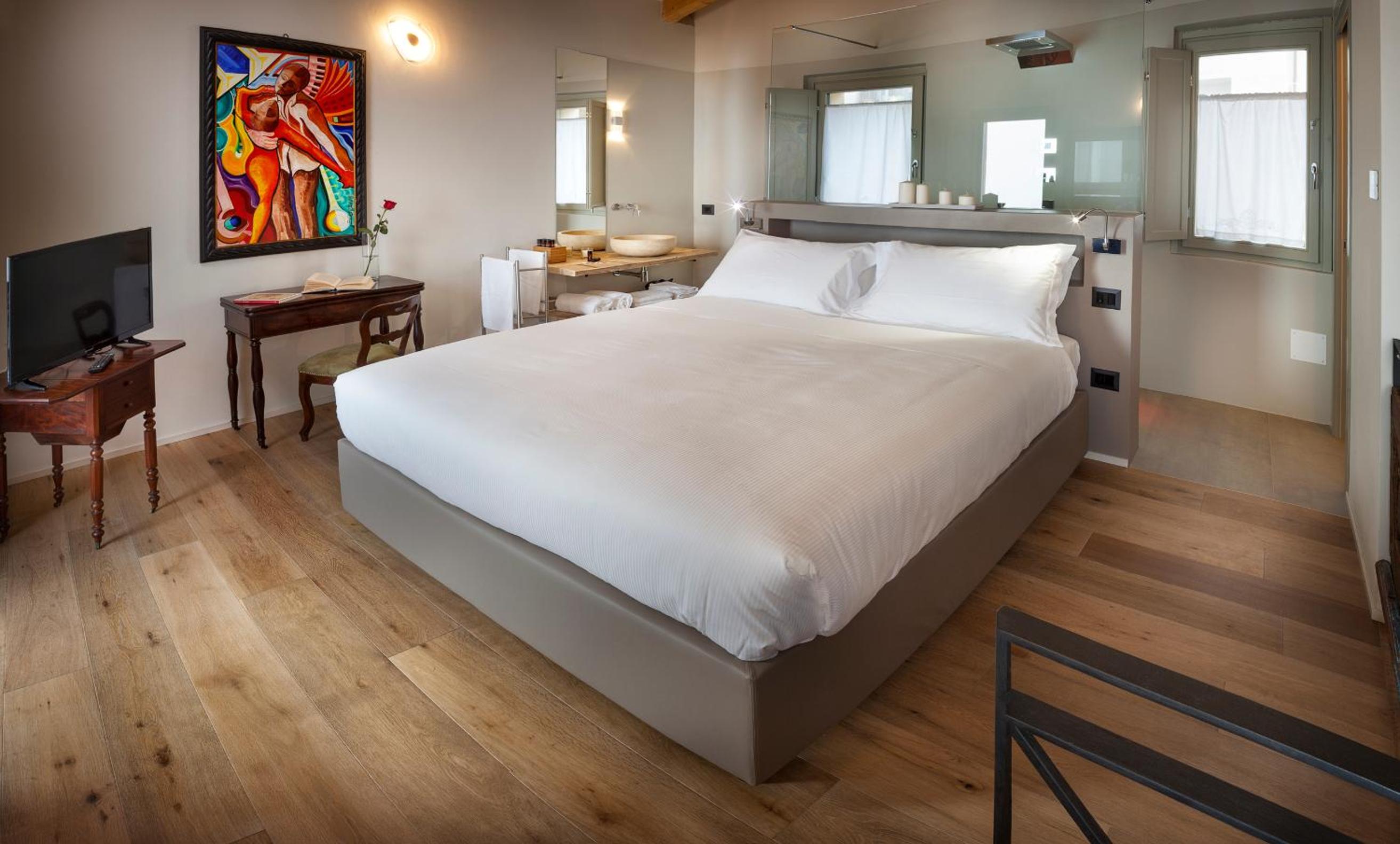 Suite with Balcony photo 2