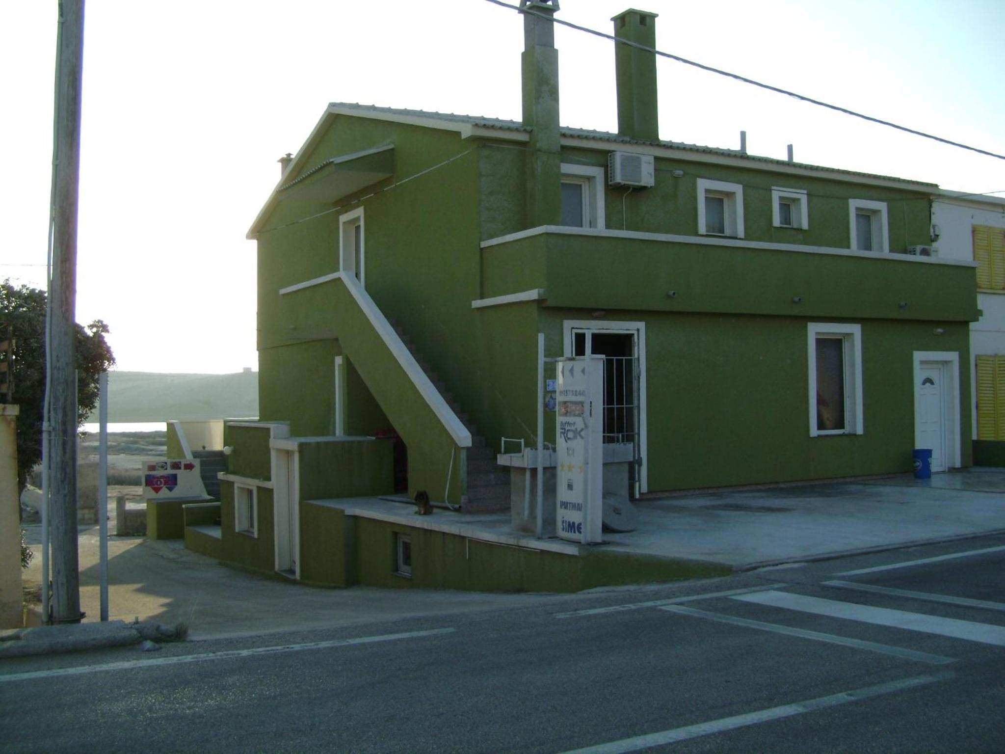 Apartment with Balcony - Photo 16