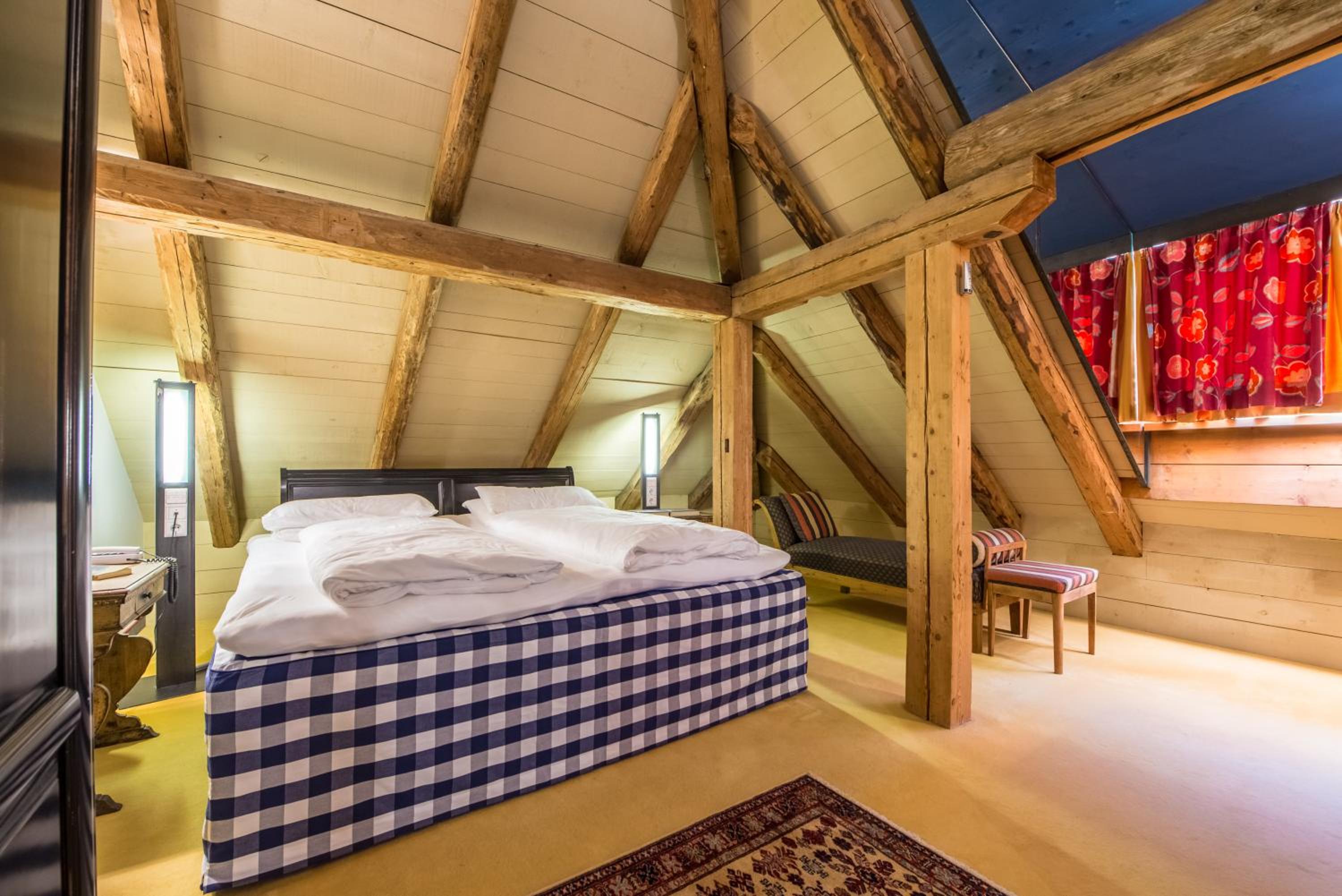 Suite - Attic - Photo 2