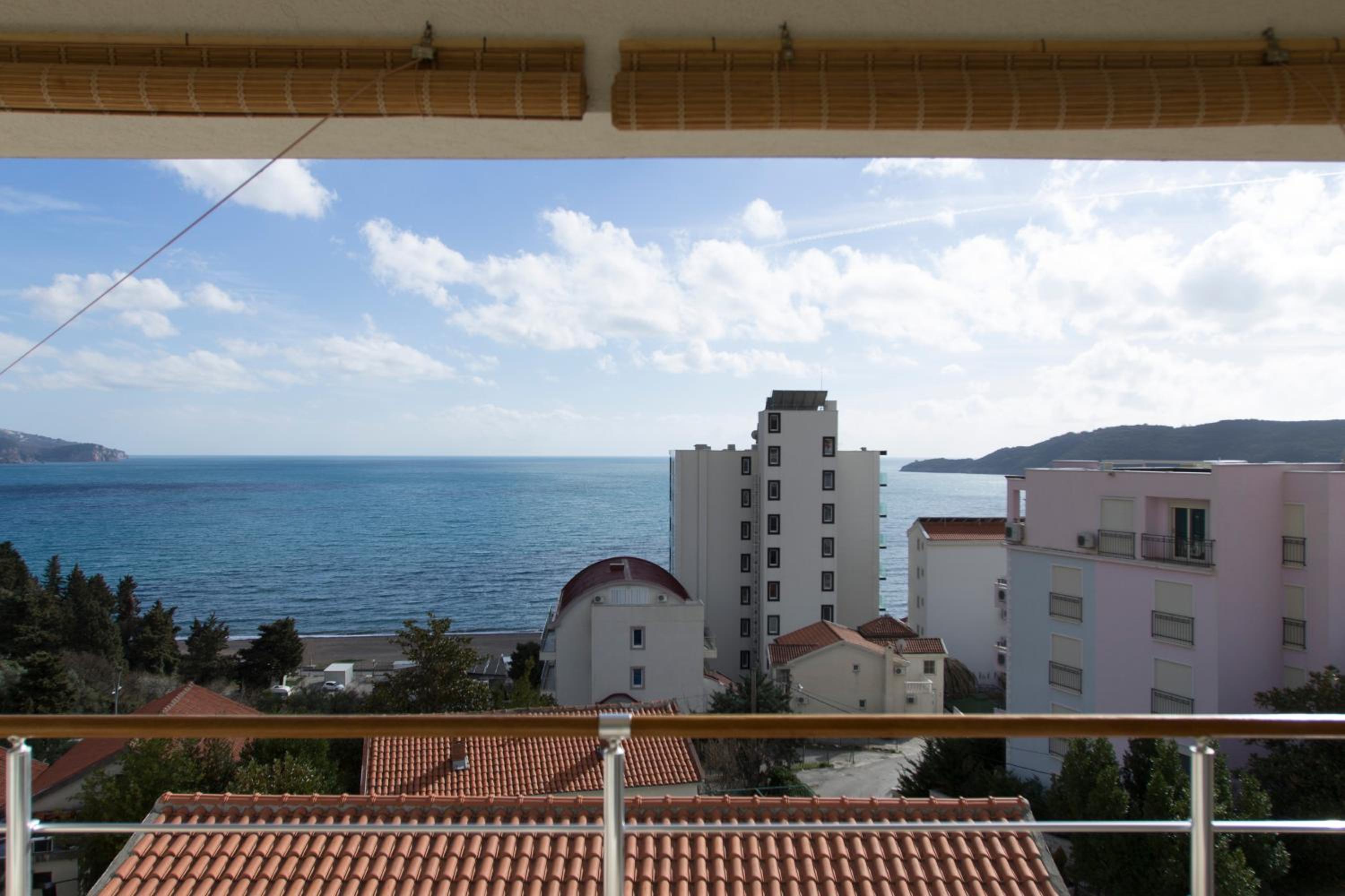 Penthouse Apartment with Balcony and Sea View photo 3