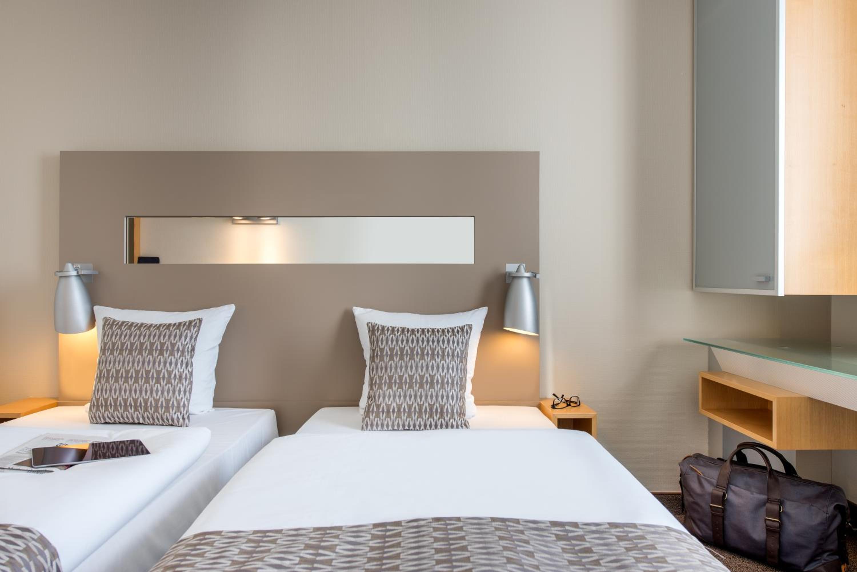 Standard Twin Room - Photo 8