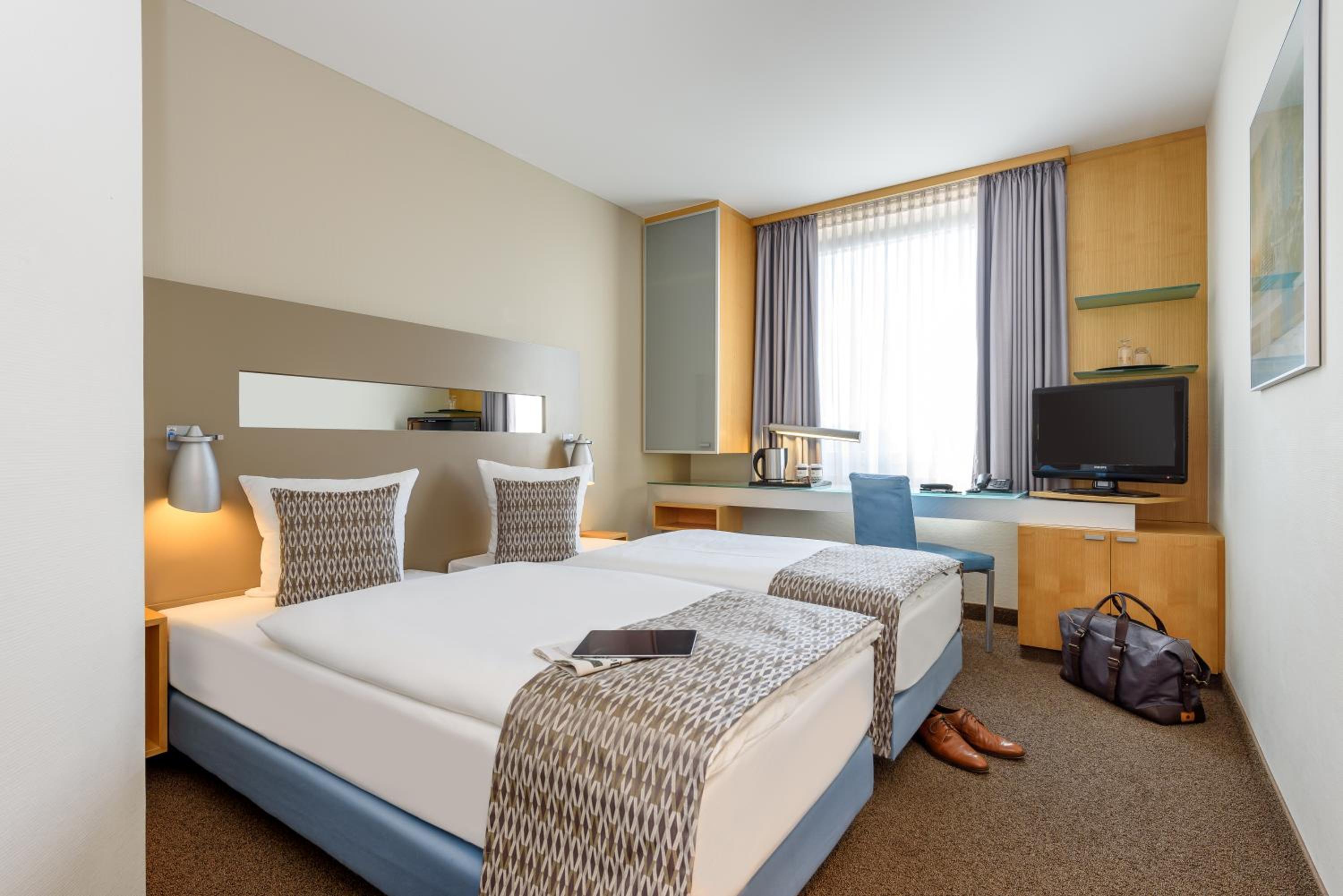 Standard Twin Room - Photo 9
