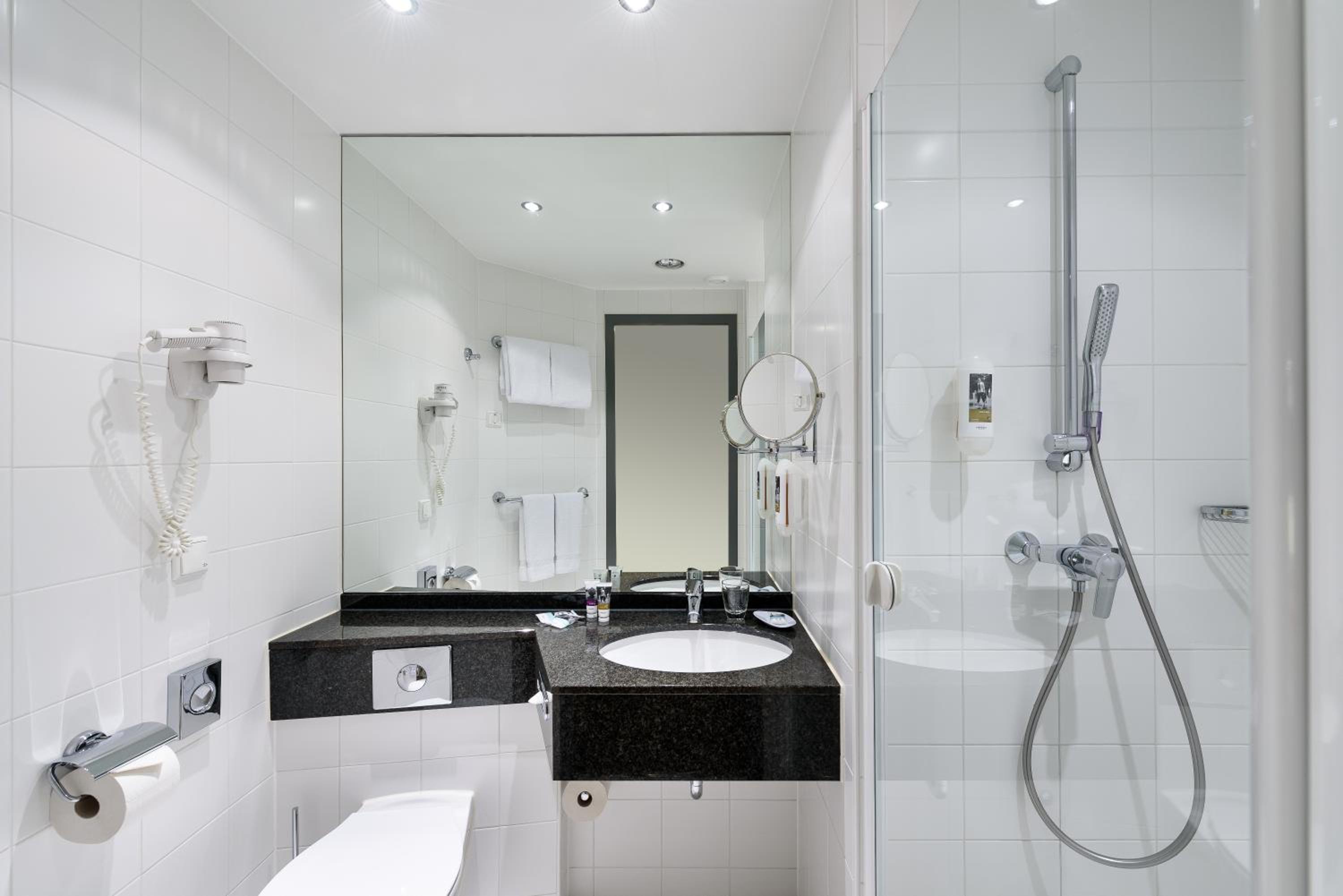 Standard Double Room - Photo 8