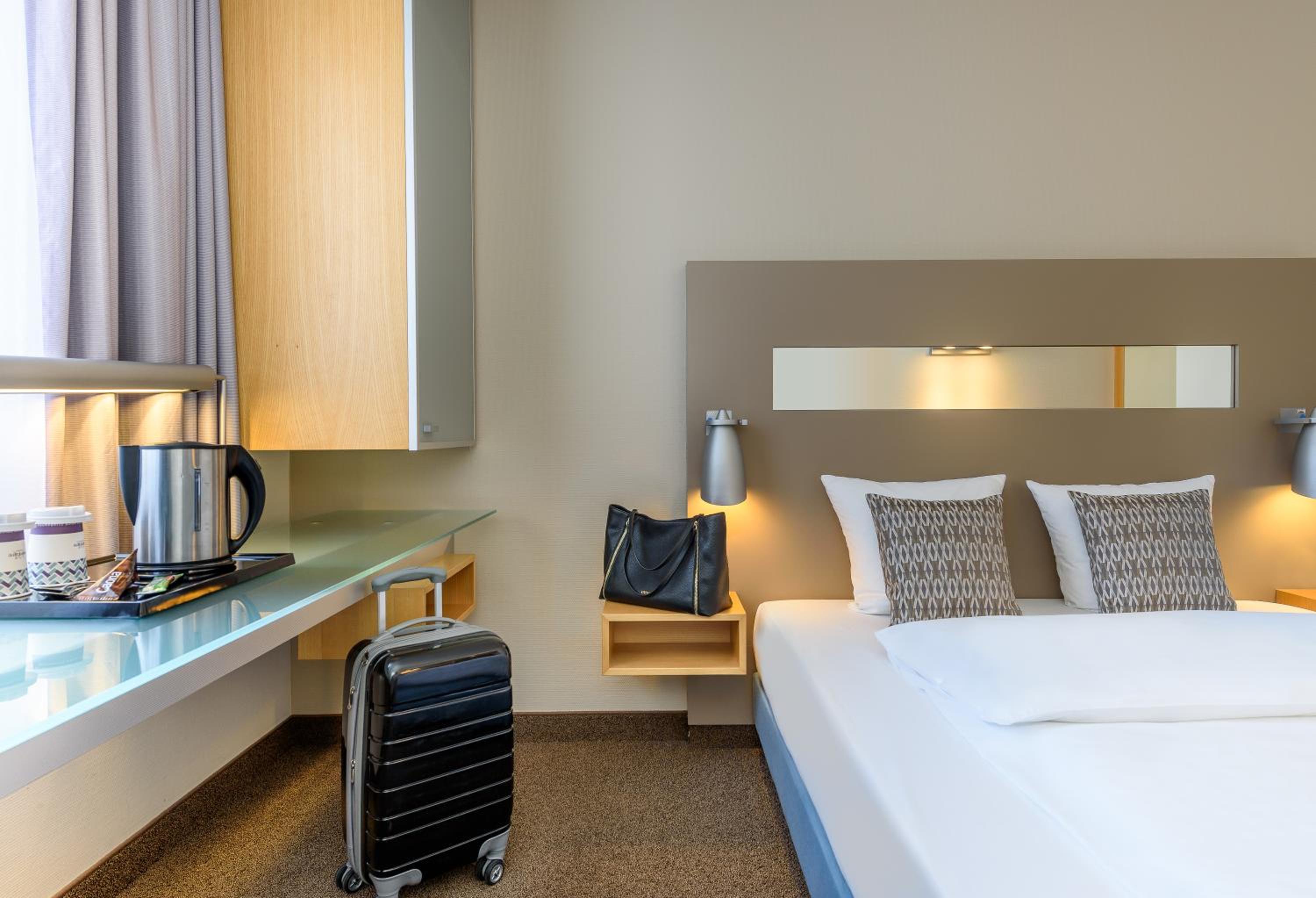 Standard Double Room - Photo 9