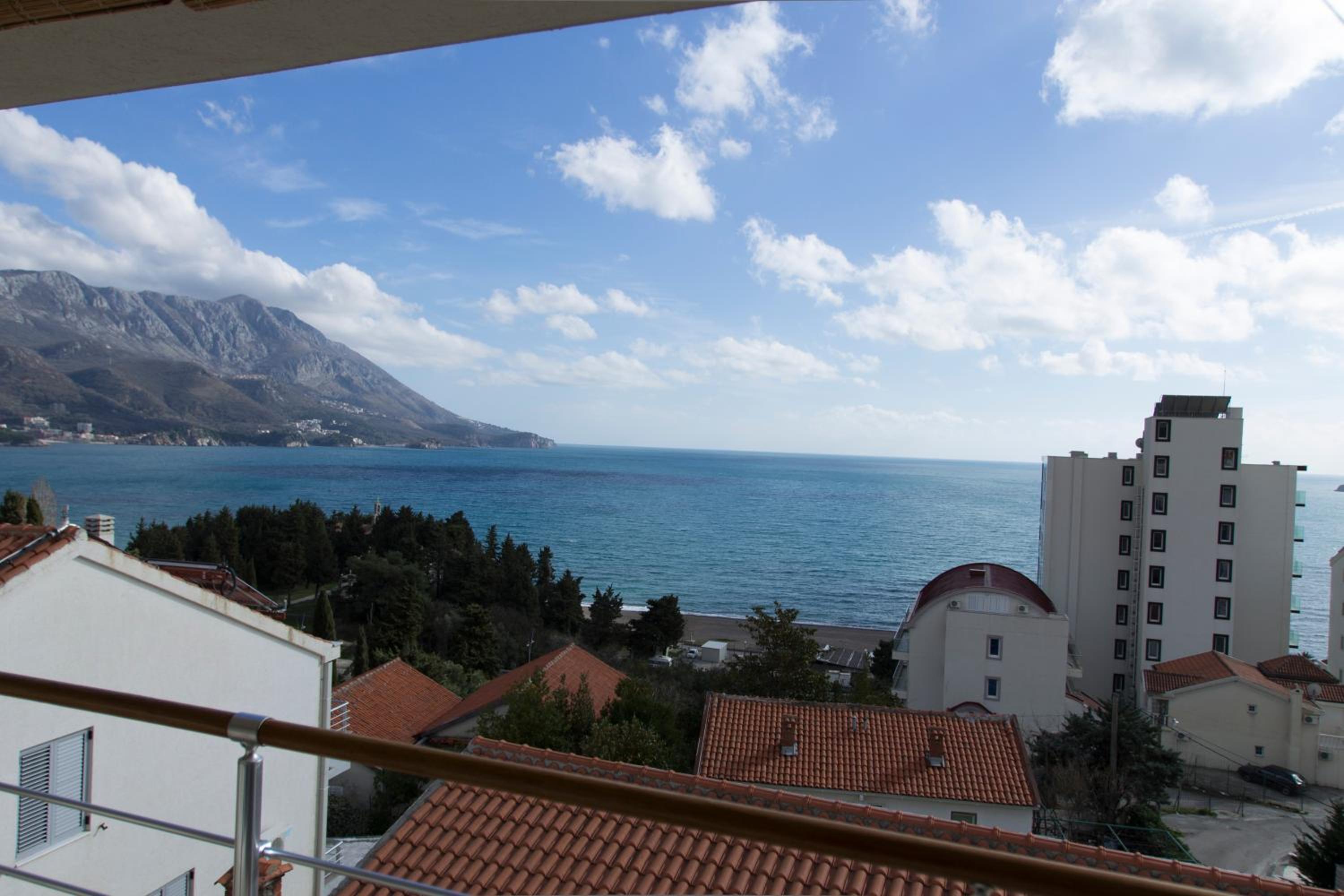 Penthouse Apartment with Balcony and Sea View