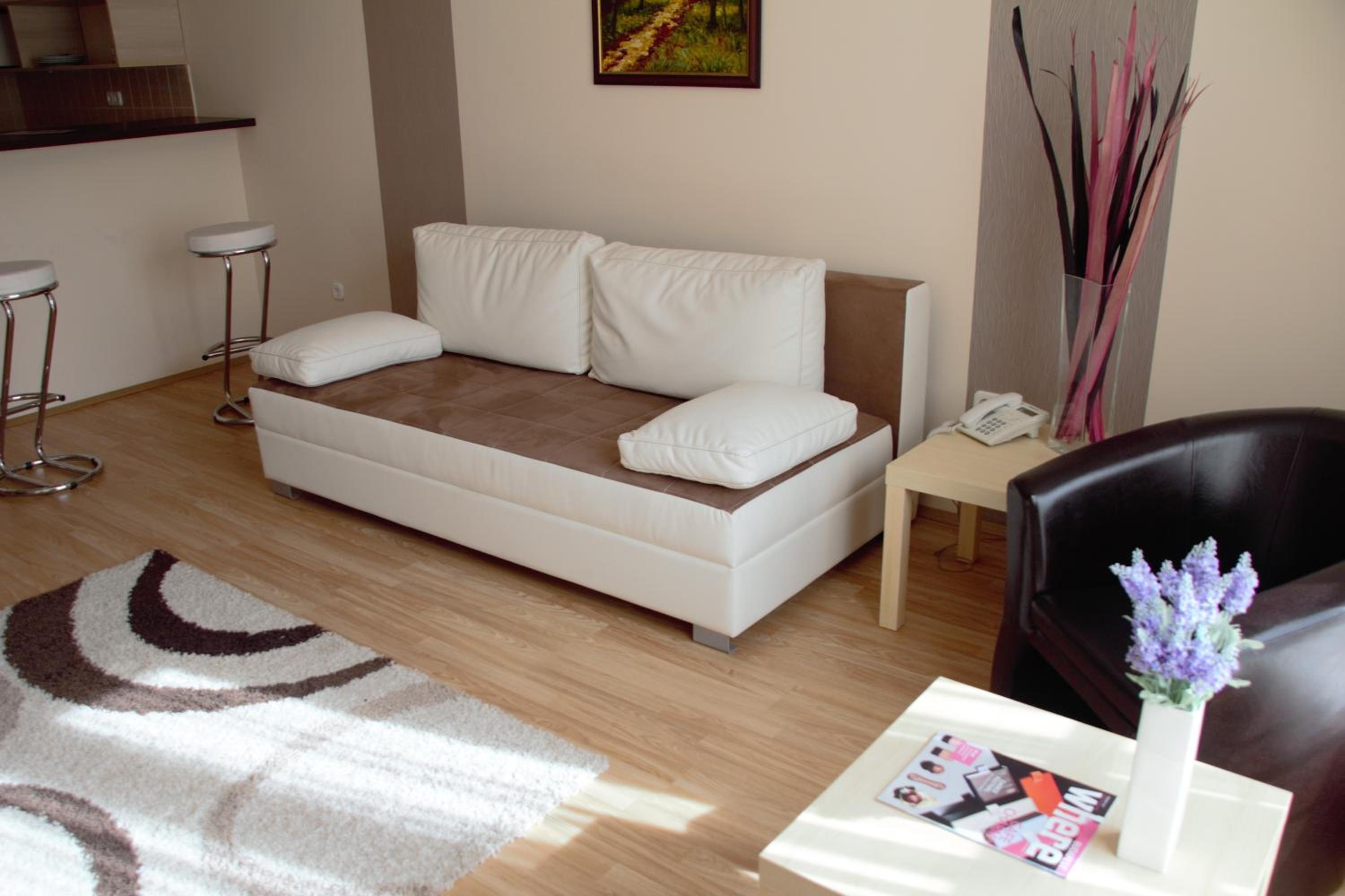 Executive Suite - Photo 8