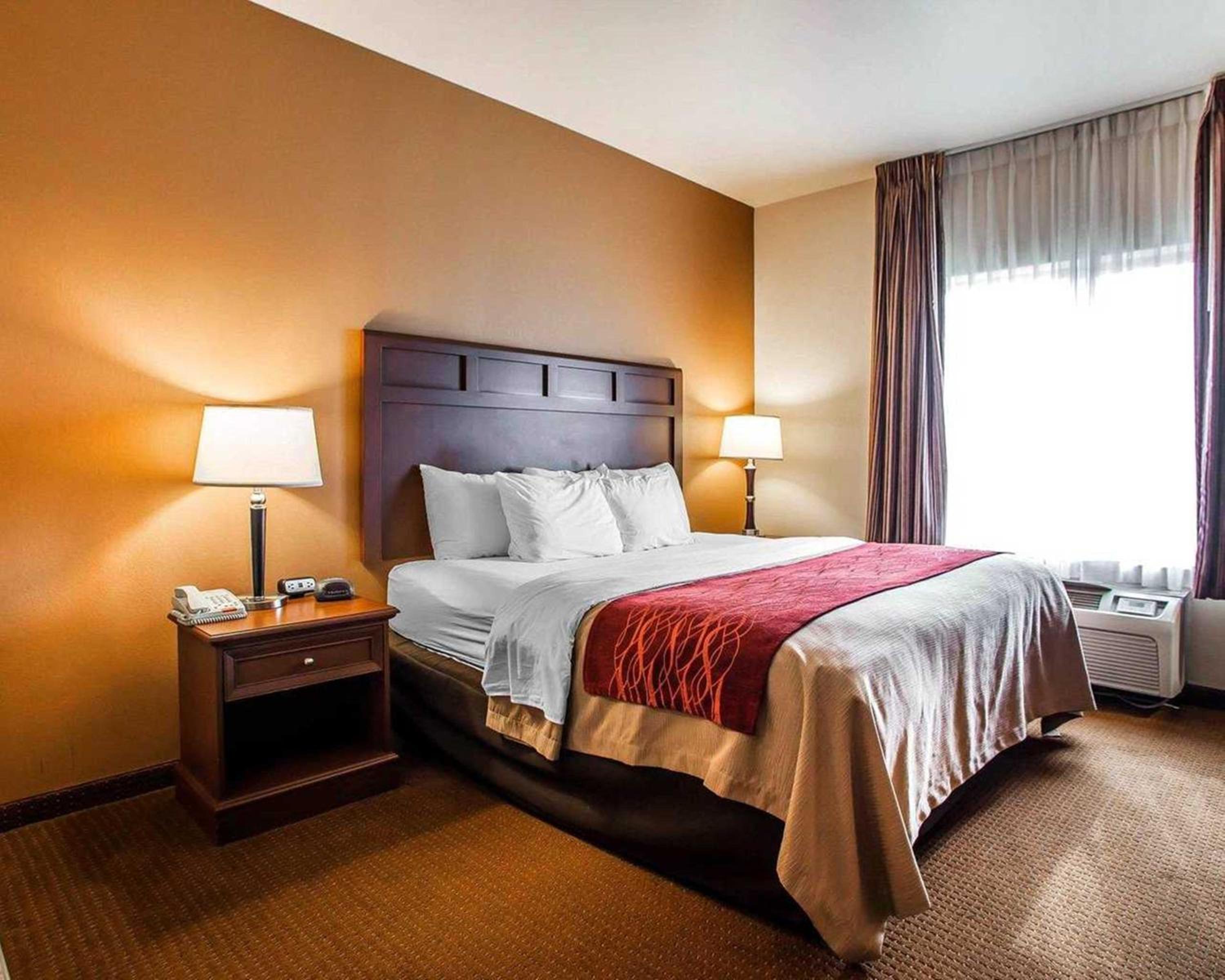 King Room - Non-Smoking - Photo 1