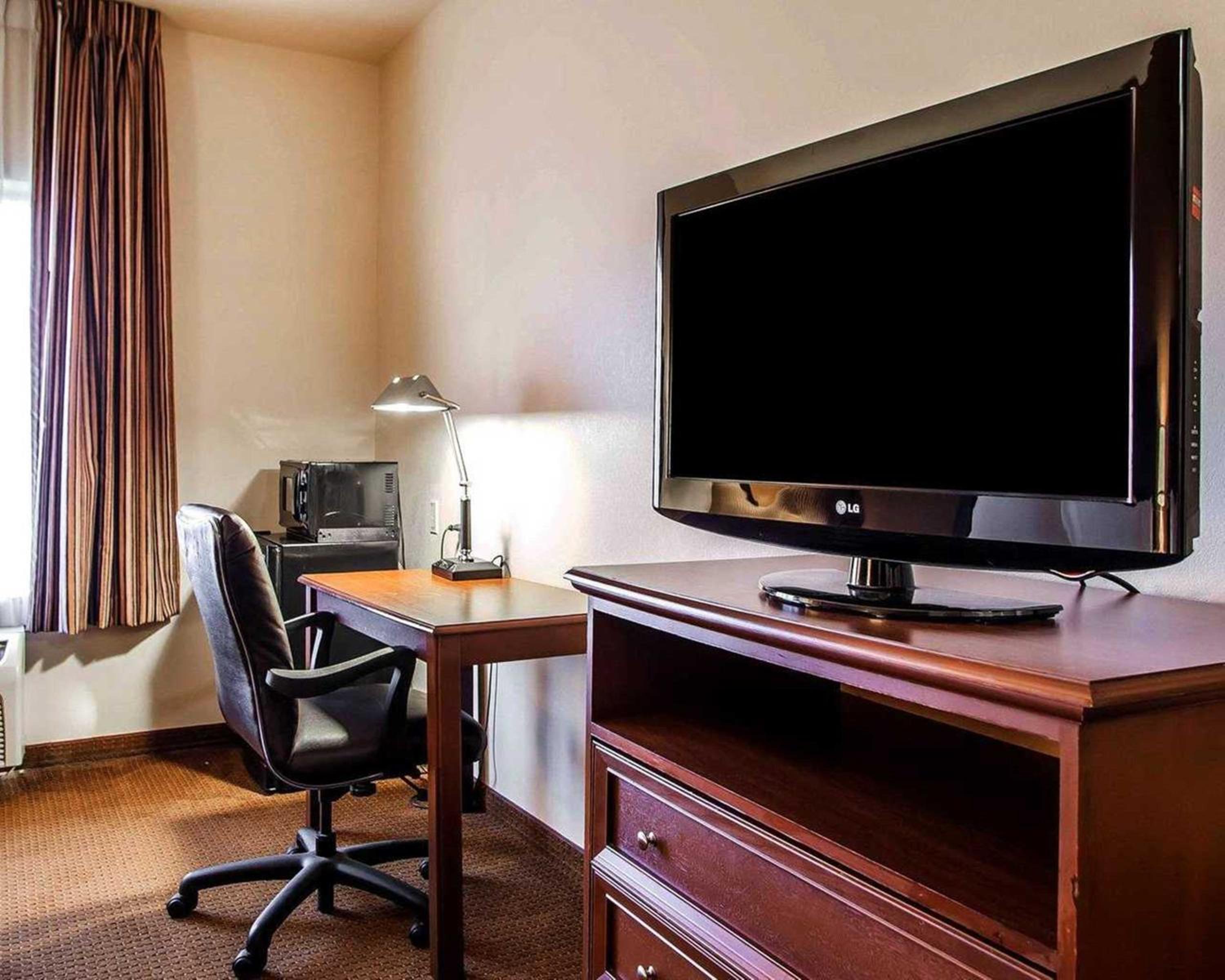 King Room - Non-Smoking - Photo 7