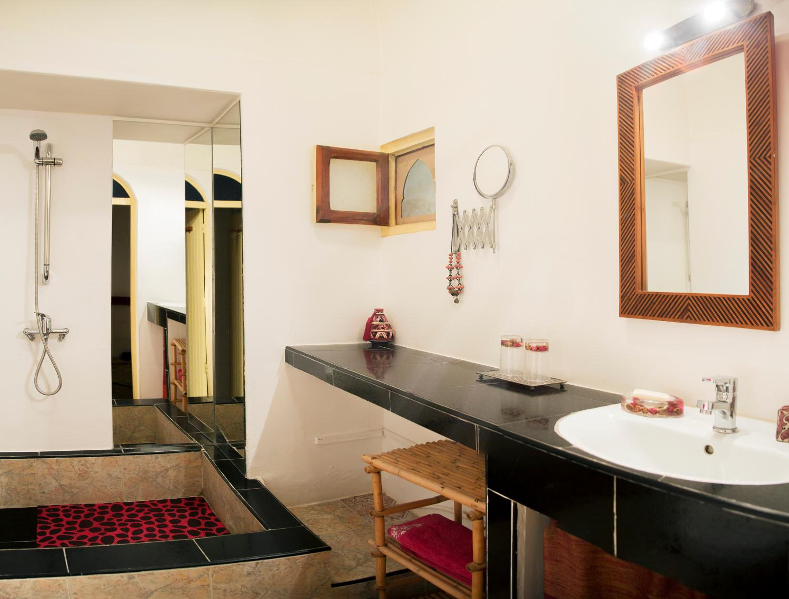 Suite - Photo 8