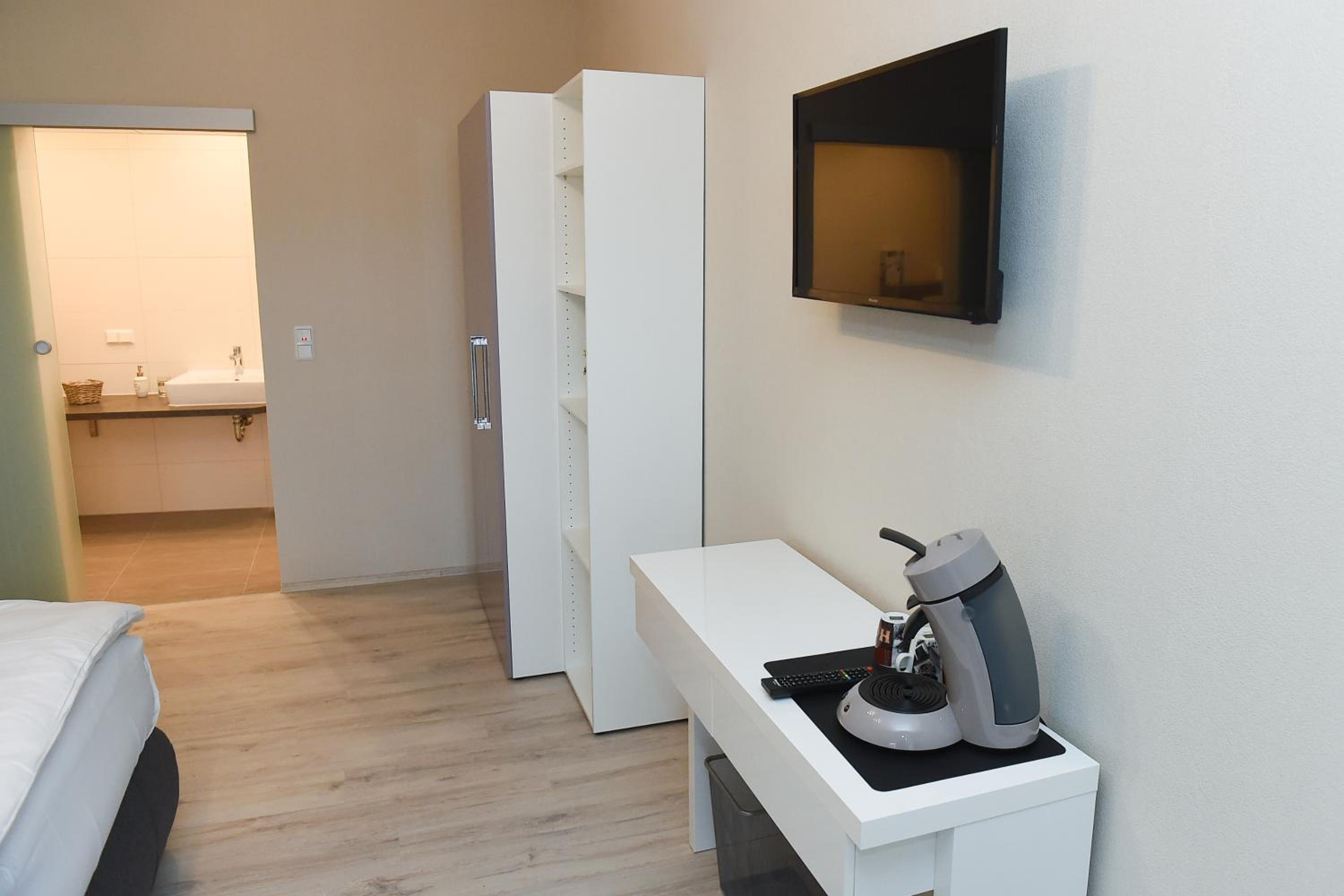 Deluxe Double Room with Shower photo 3