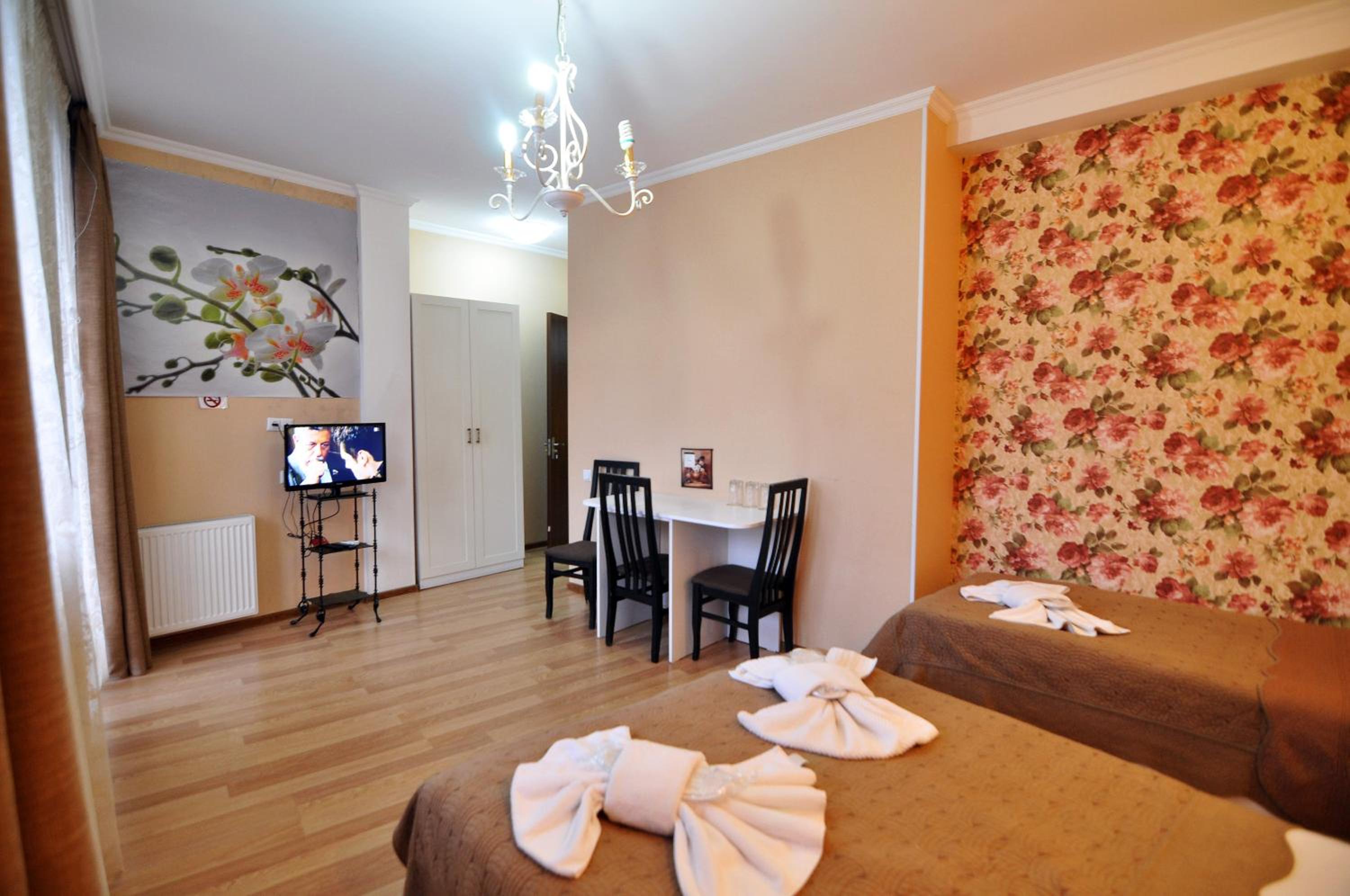 Family Room with Balcony - Photo 4