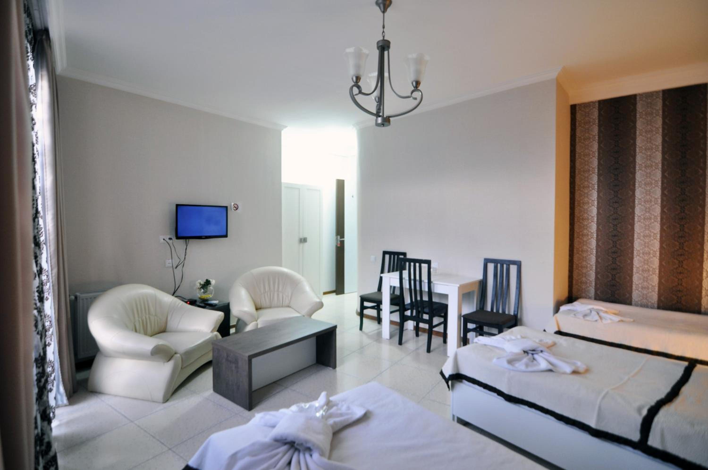 Triple Room with Balcony - Photo 1