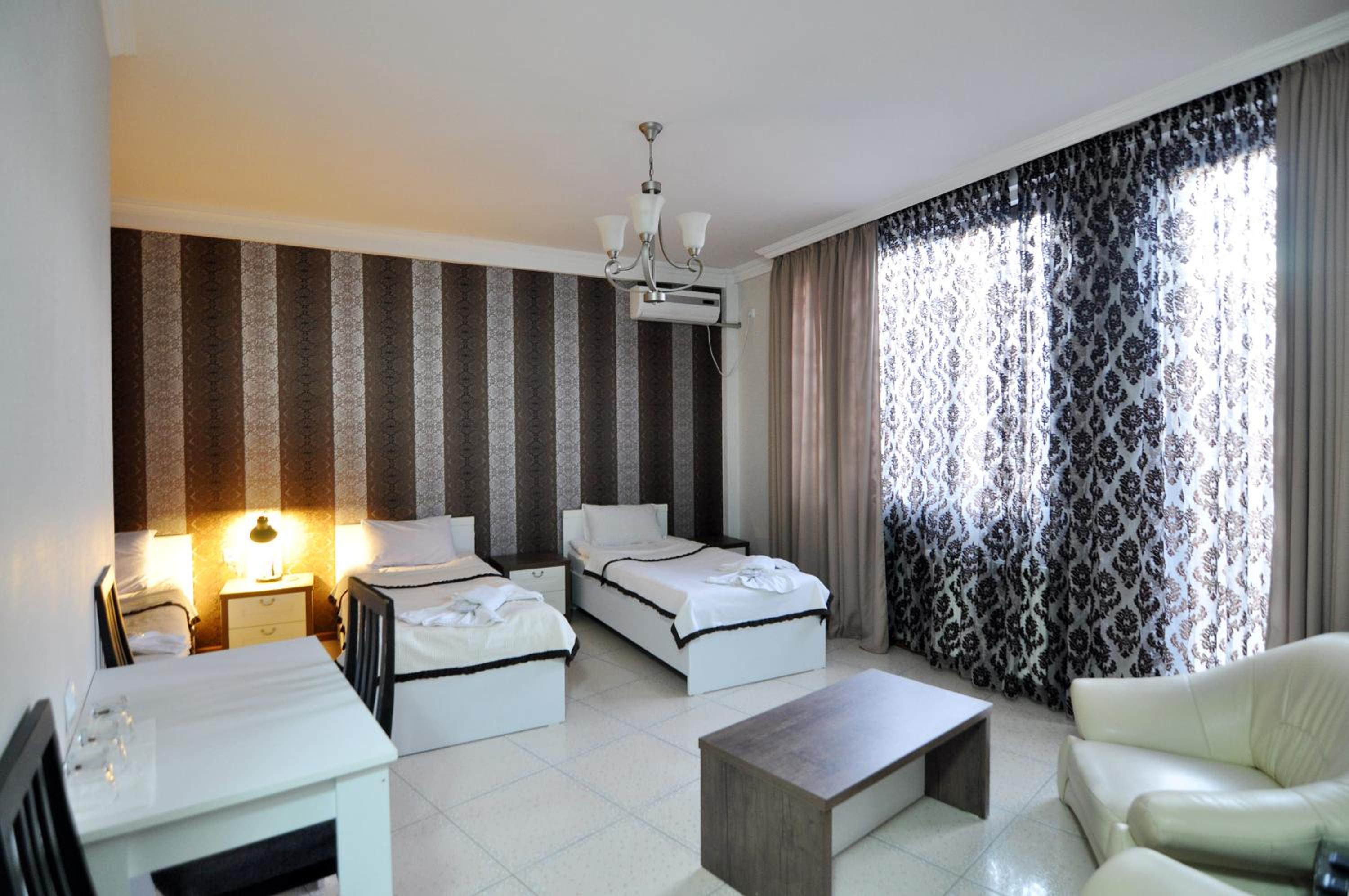Triple Room with Balcony - Photo 5