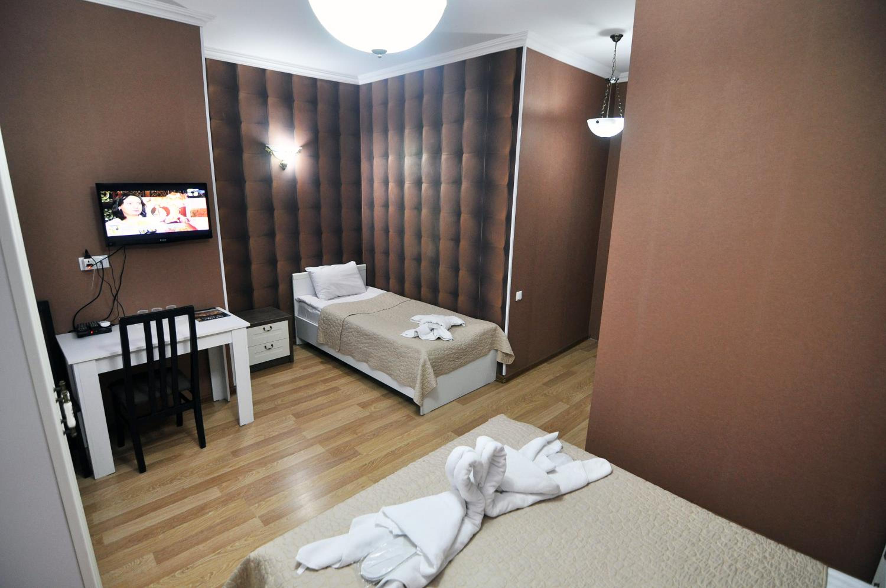 Standard Family Room - Photo 4