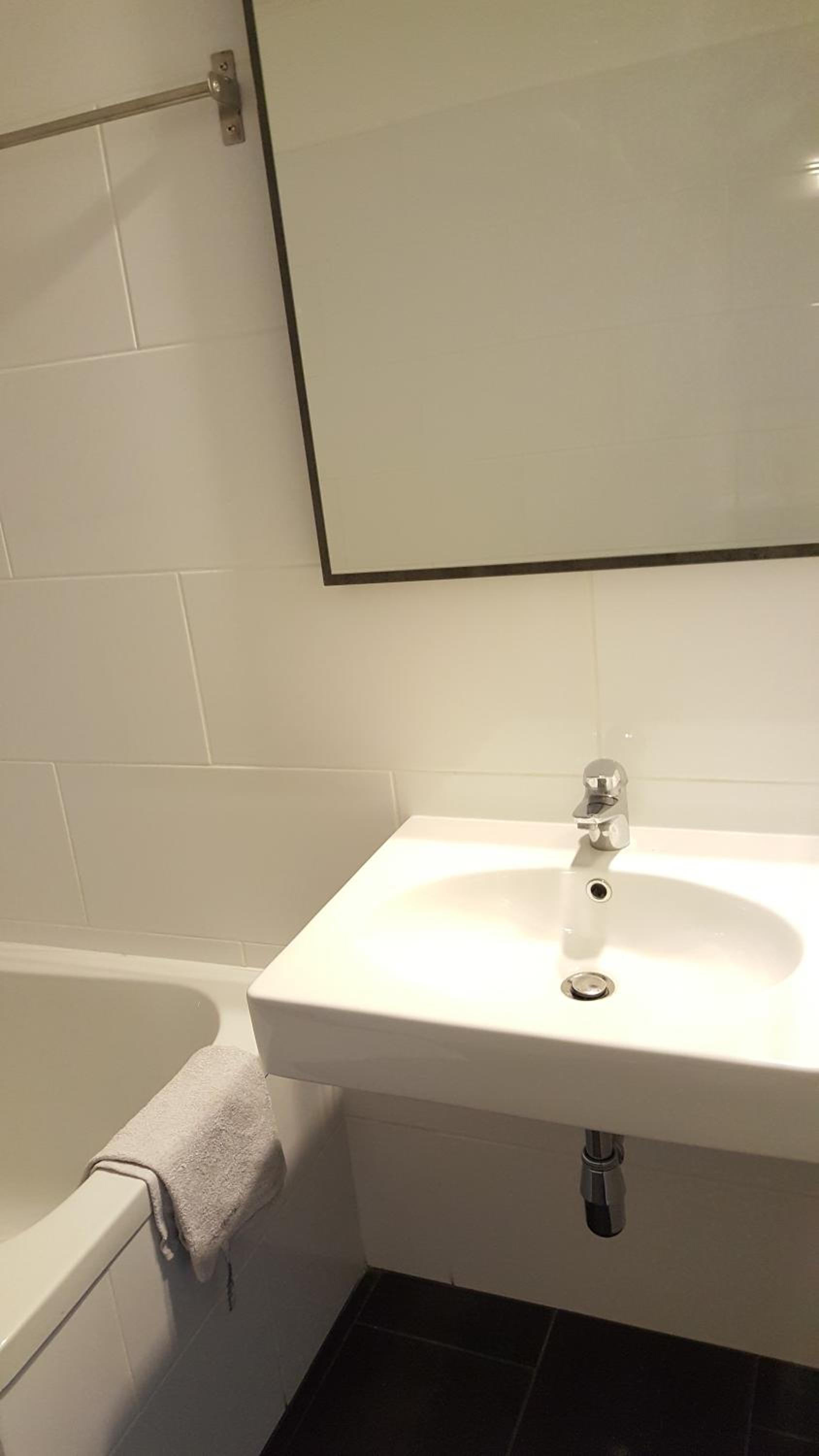 Twin Room with Bathroom photo 2