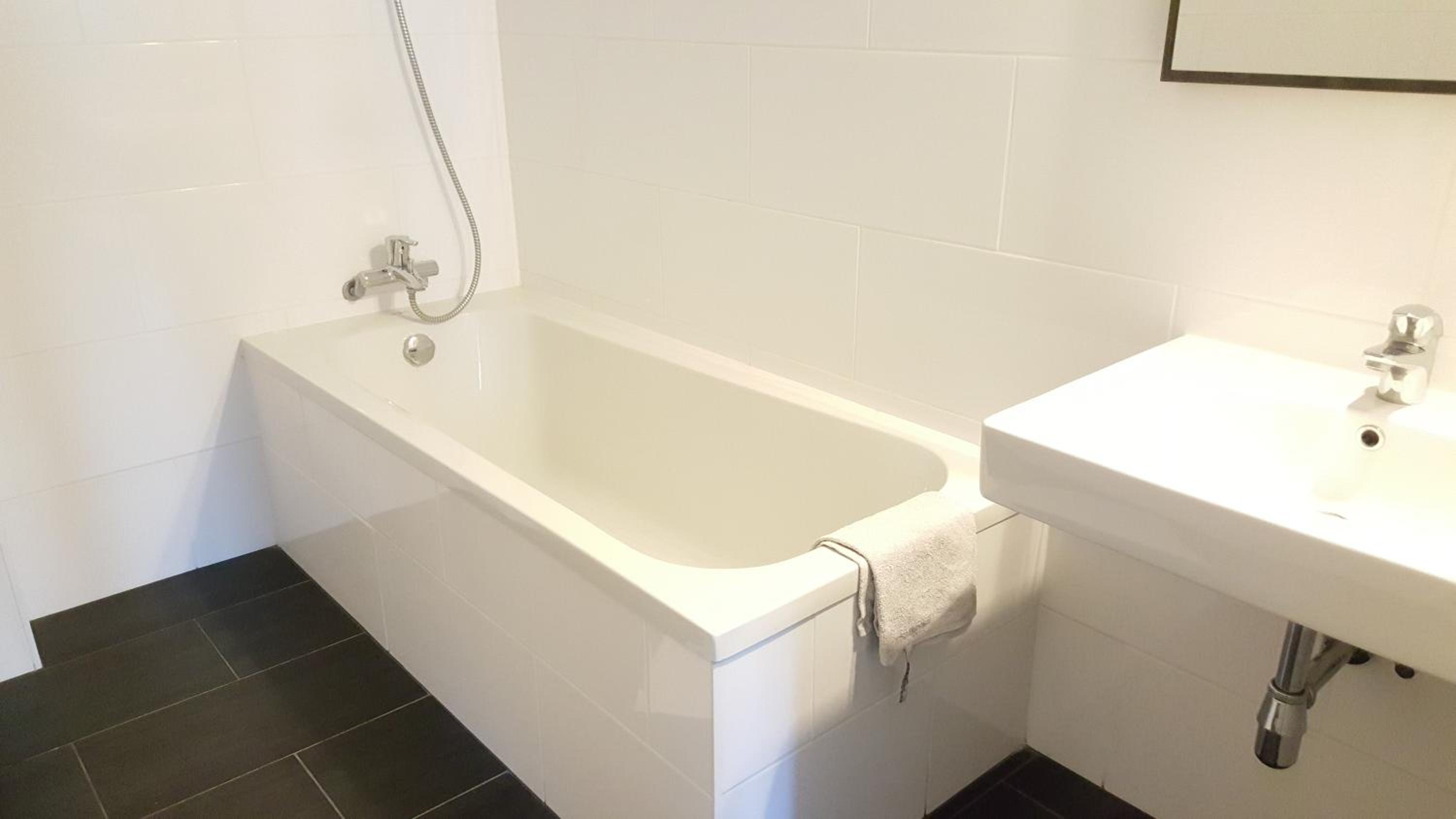 Twin Room with Bathroom photo 2