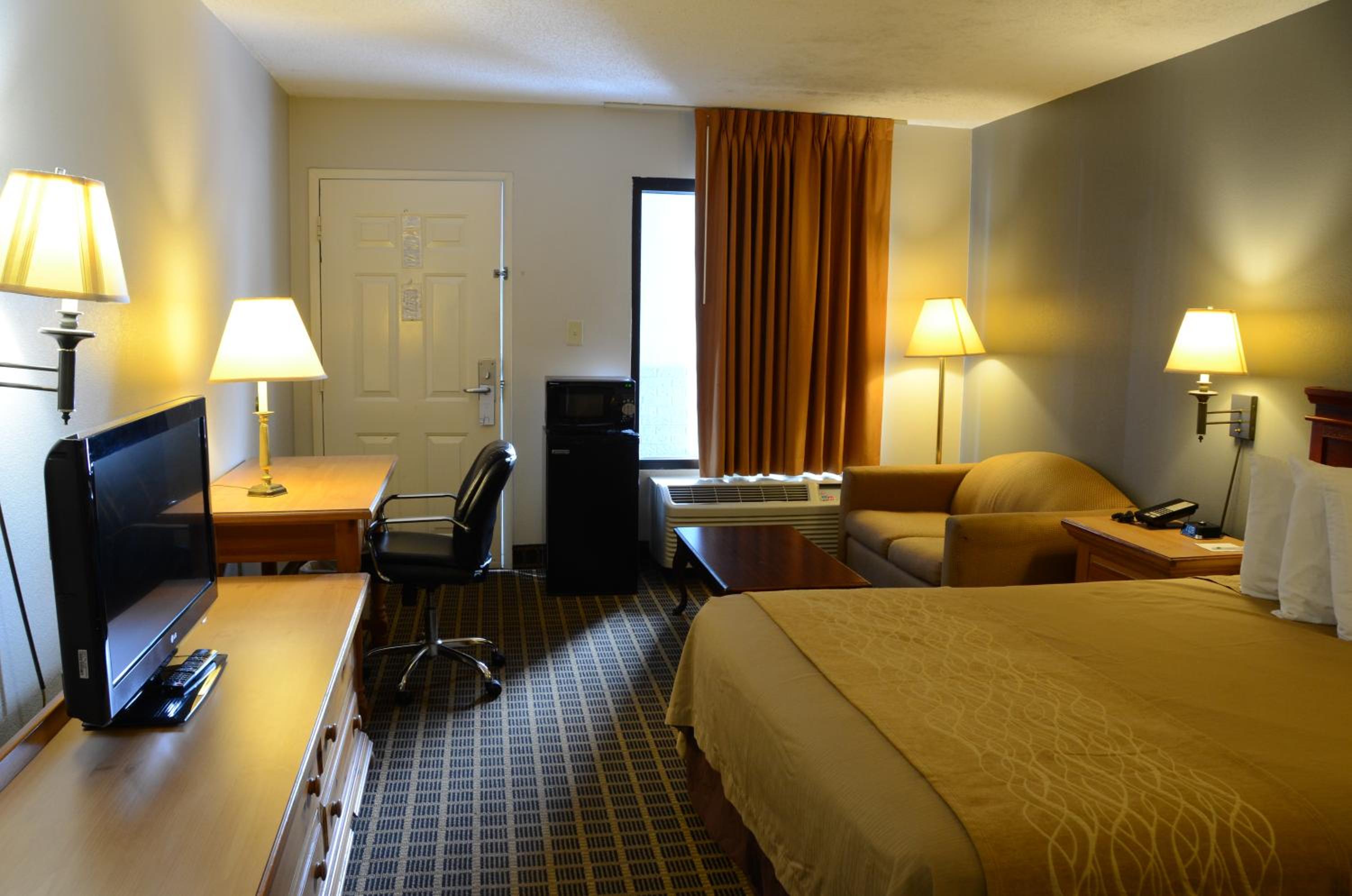 Standard Queen Room photo 1