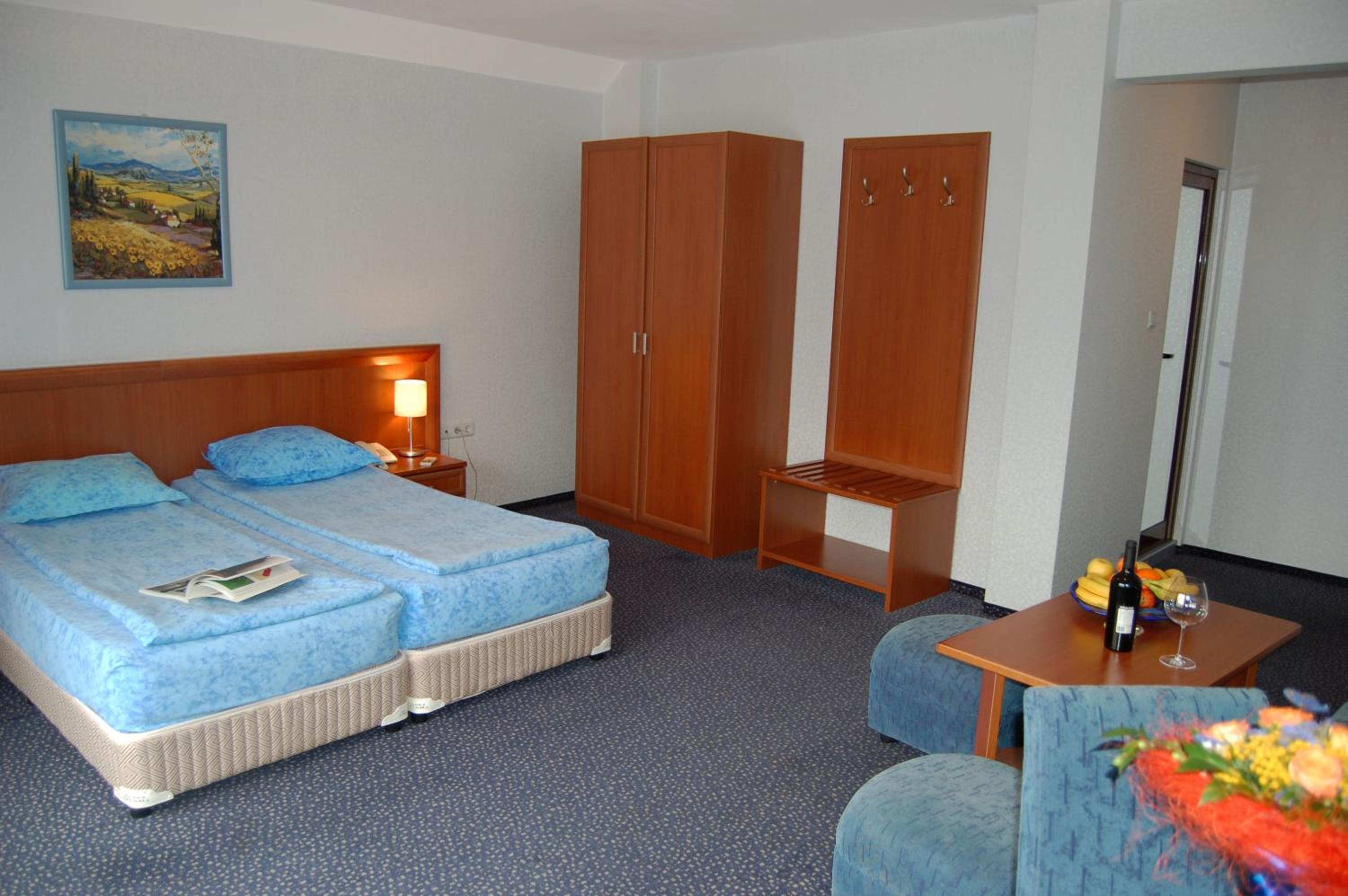 Business Double Room - Photo 1