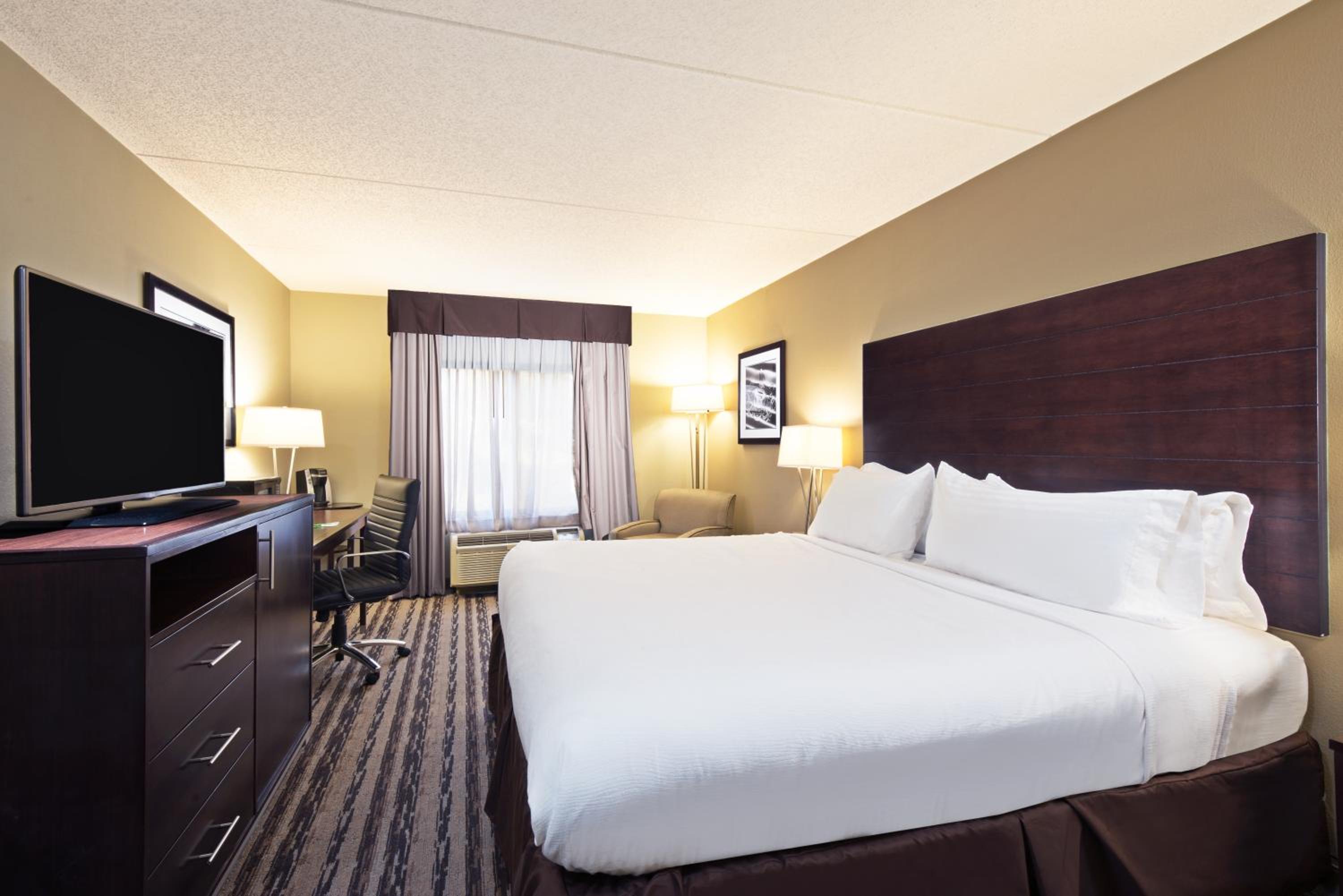 King Room - Mobility Access/Hearing Accessible - Photo 1