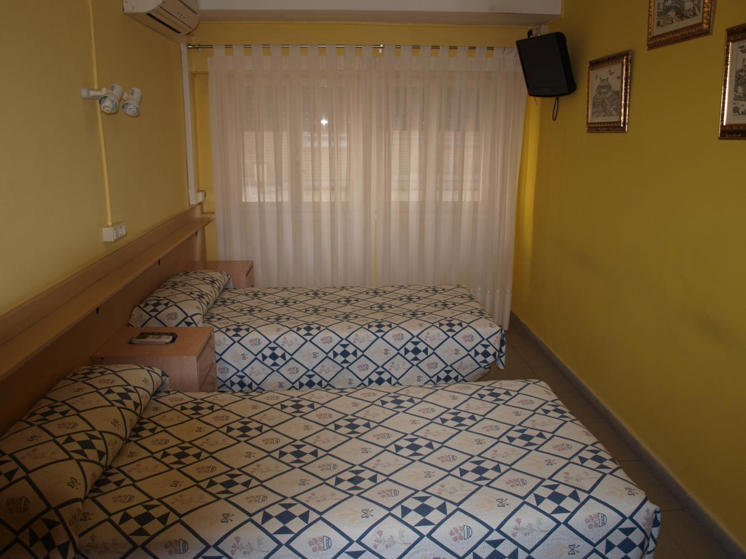 Double or Twin Room - Photo 4