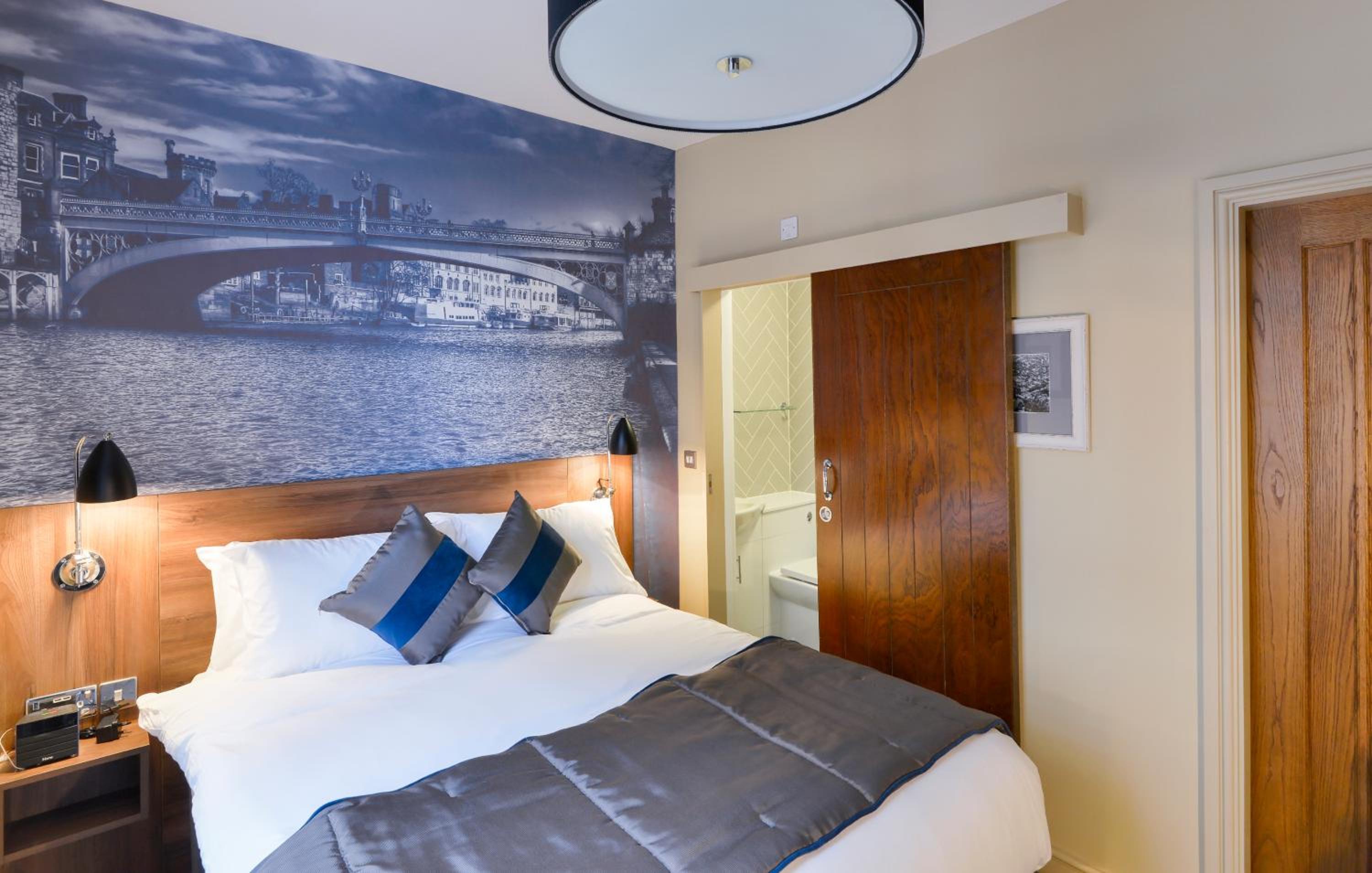 Standard Double with Ensuite - Photo 6