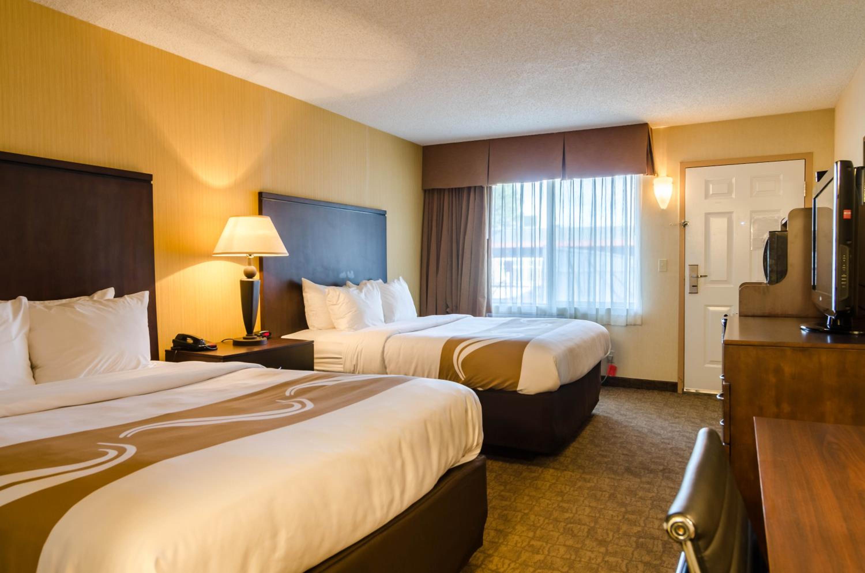 Standard Queen Room with Two Queen Beds - Non-Smoking photo 3