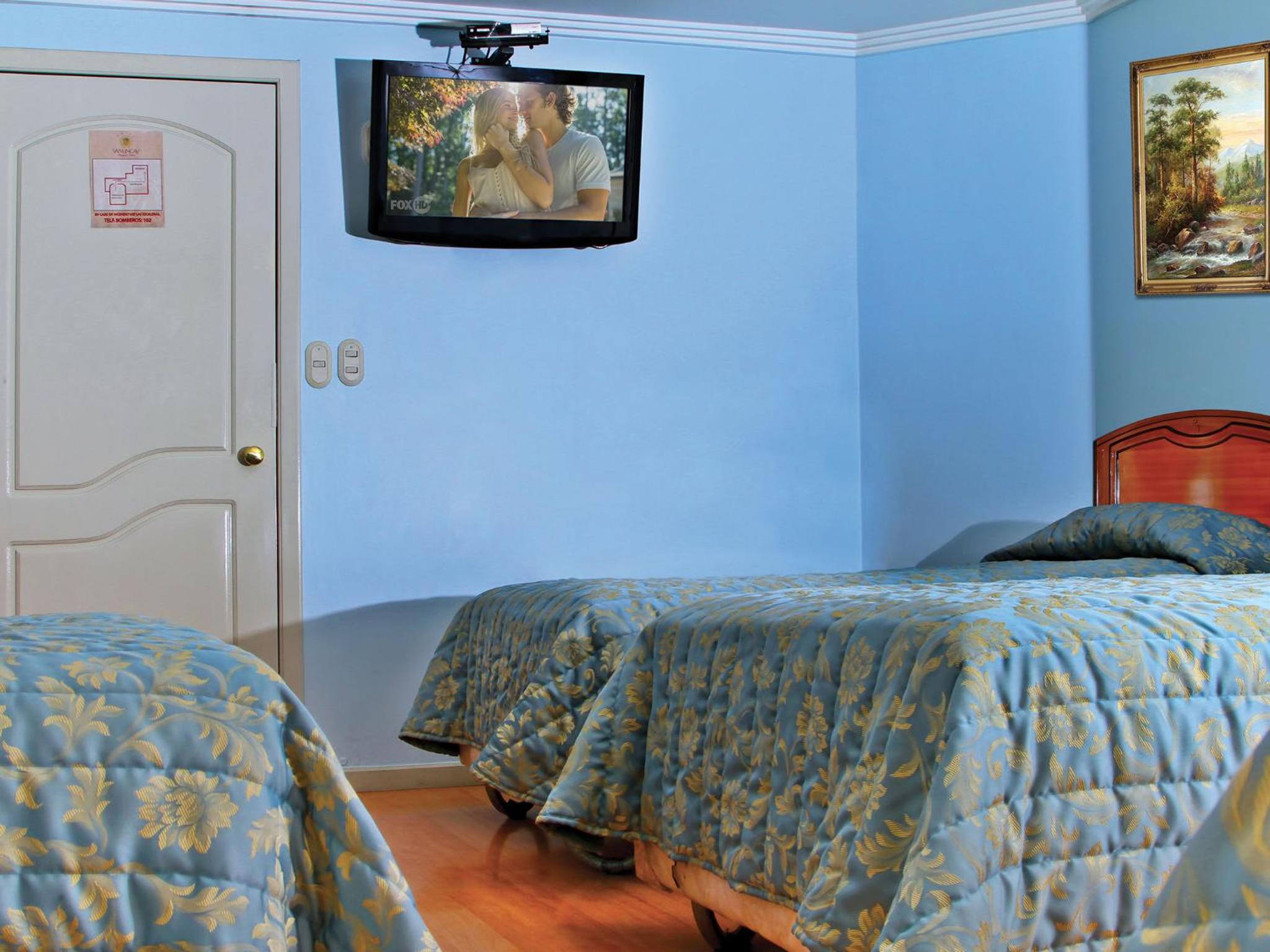 Quintuple Room