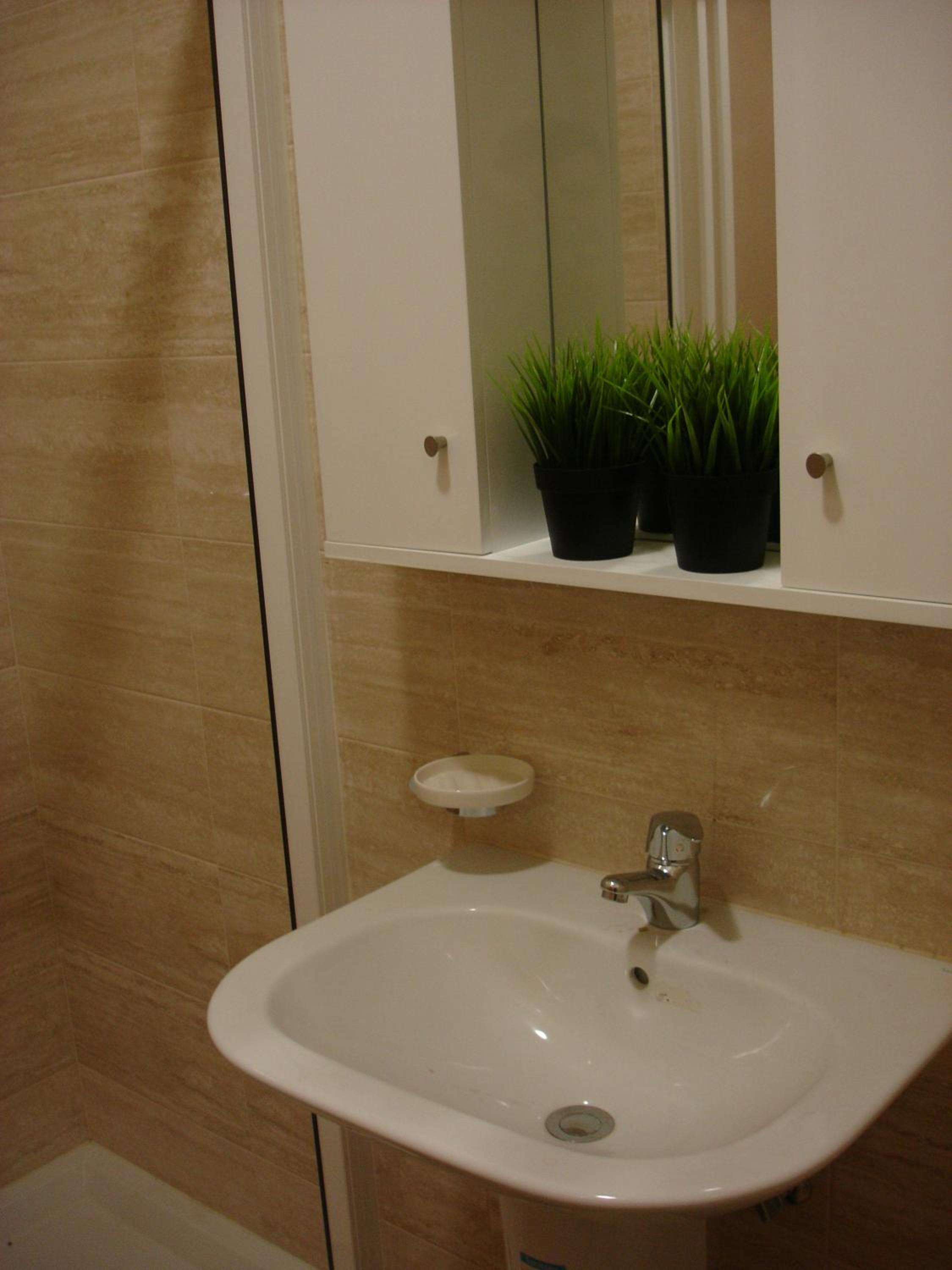 One-Bedroom Apartment (4 Adults) - Photo 9
