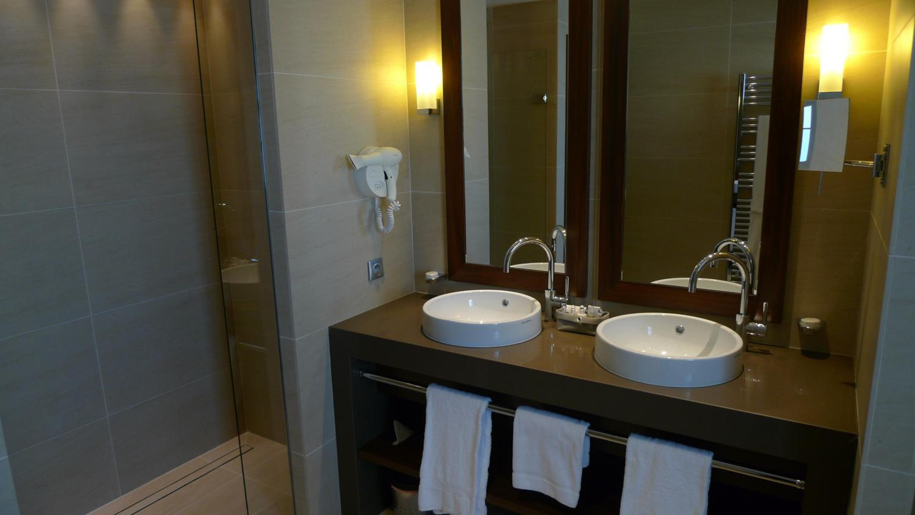Premium Double or Twin Room with Sea View - Photo 4