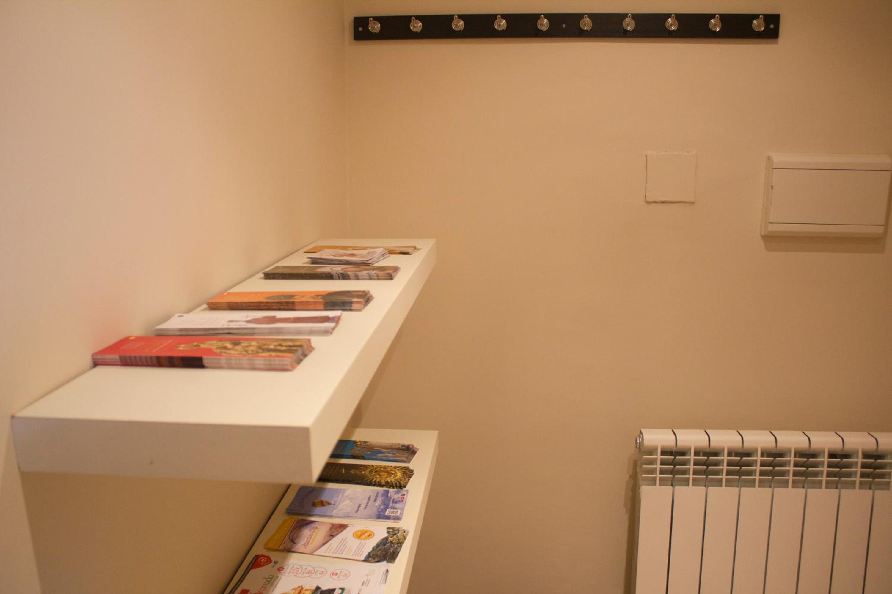 Apartment with Terrace - Photo 15