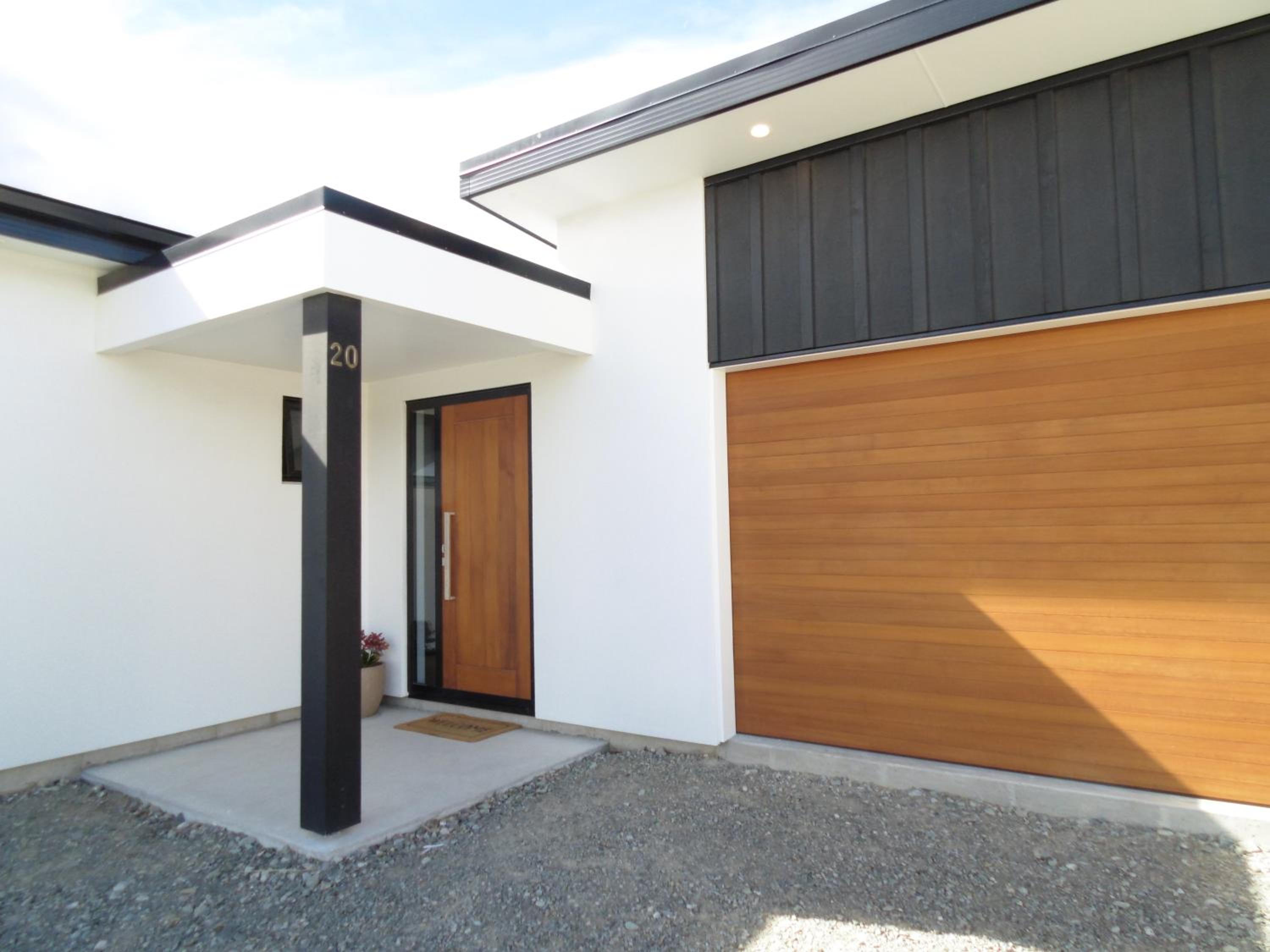 Three-Bedroom House photo 3