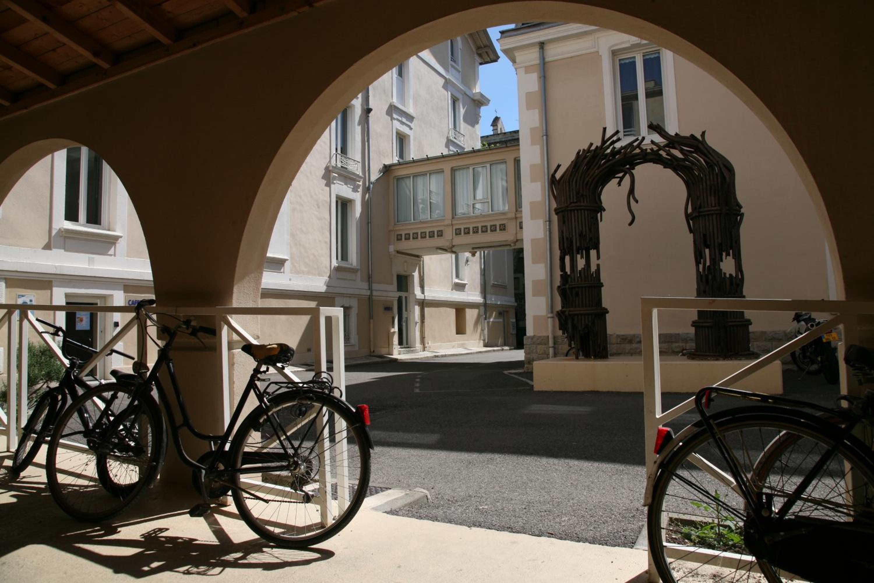 Standard Studio with Air Conditioning - Photo 2
