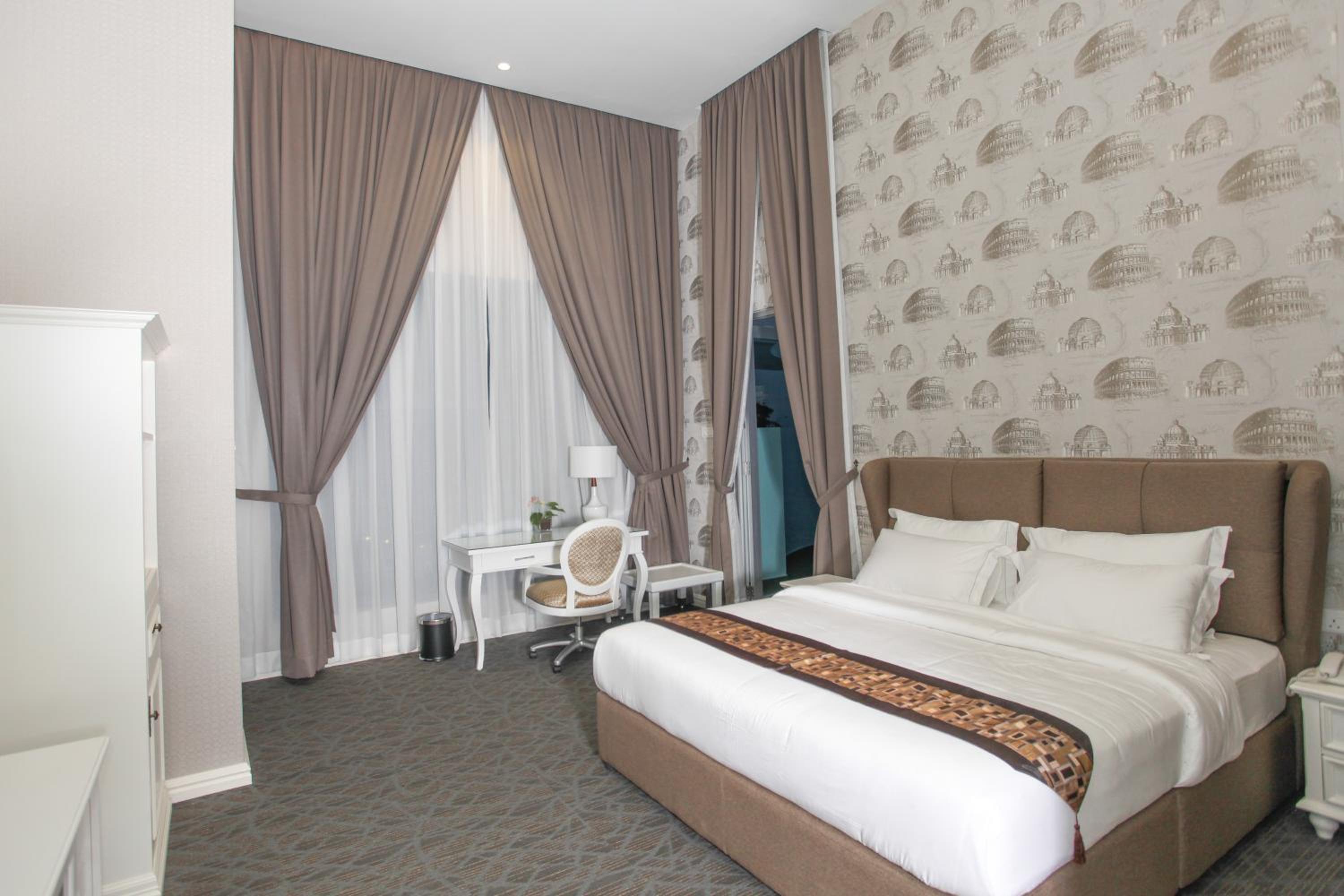 Deluxe King Suite