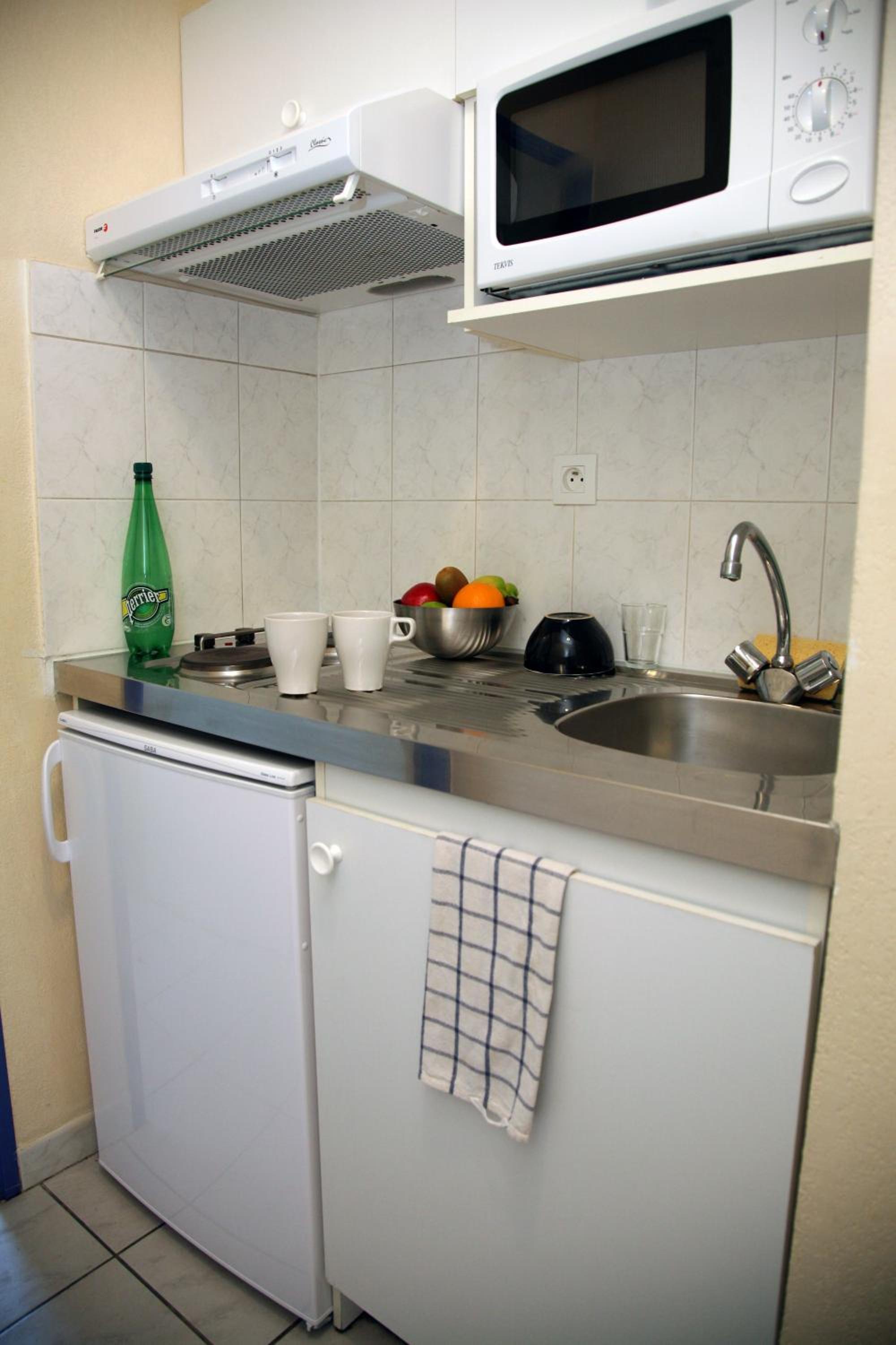 Standard Studio with Air Conditioning - Photo 20