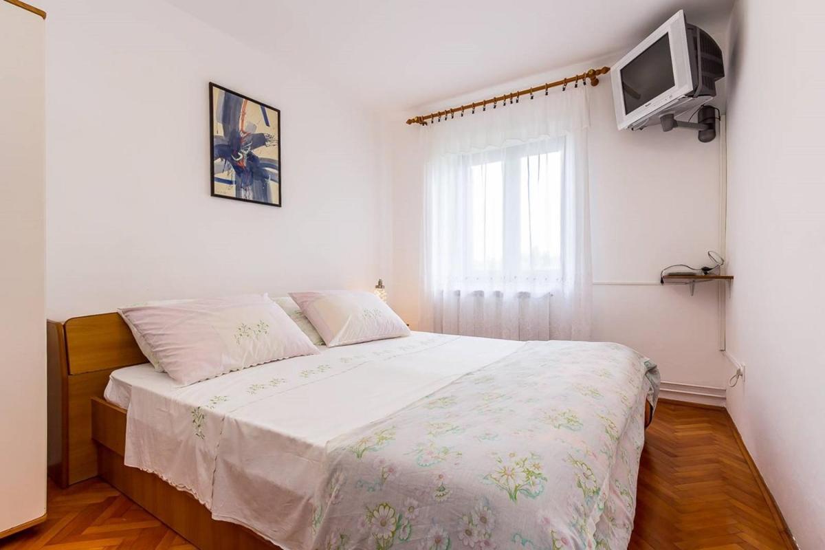 Three-Bedroom Apartment photo 1