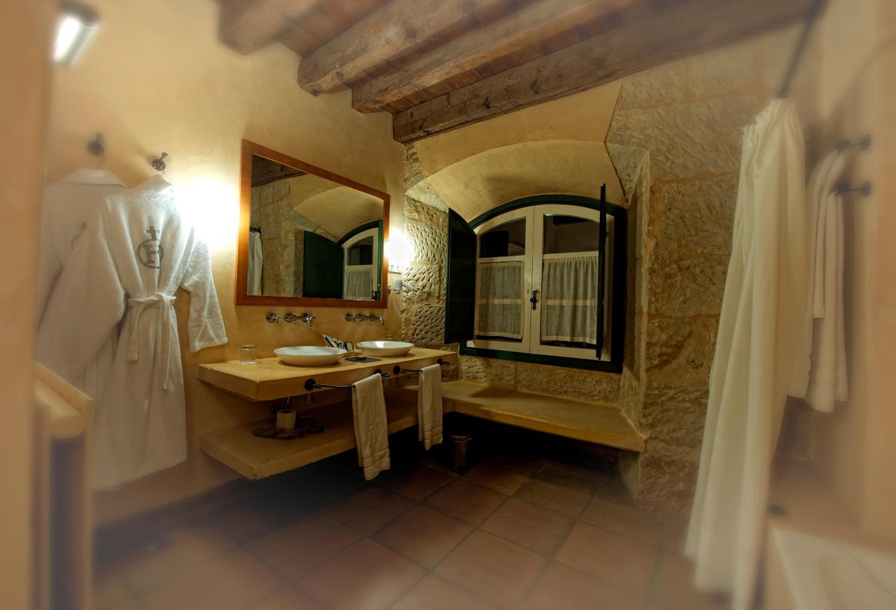 Deluxe Room - Photo 4