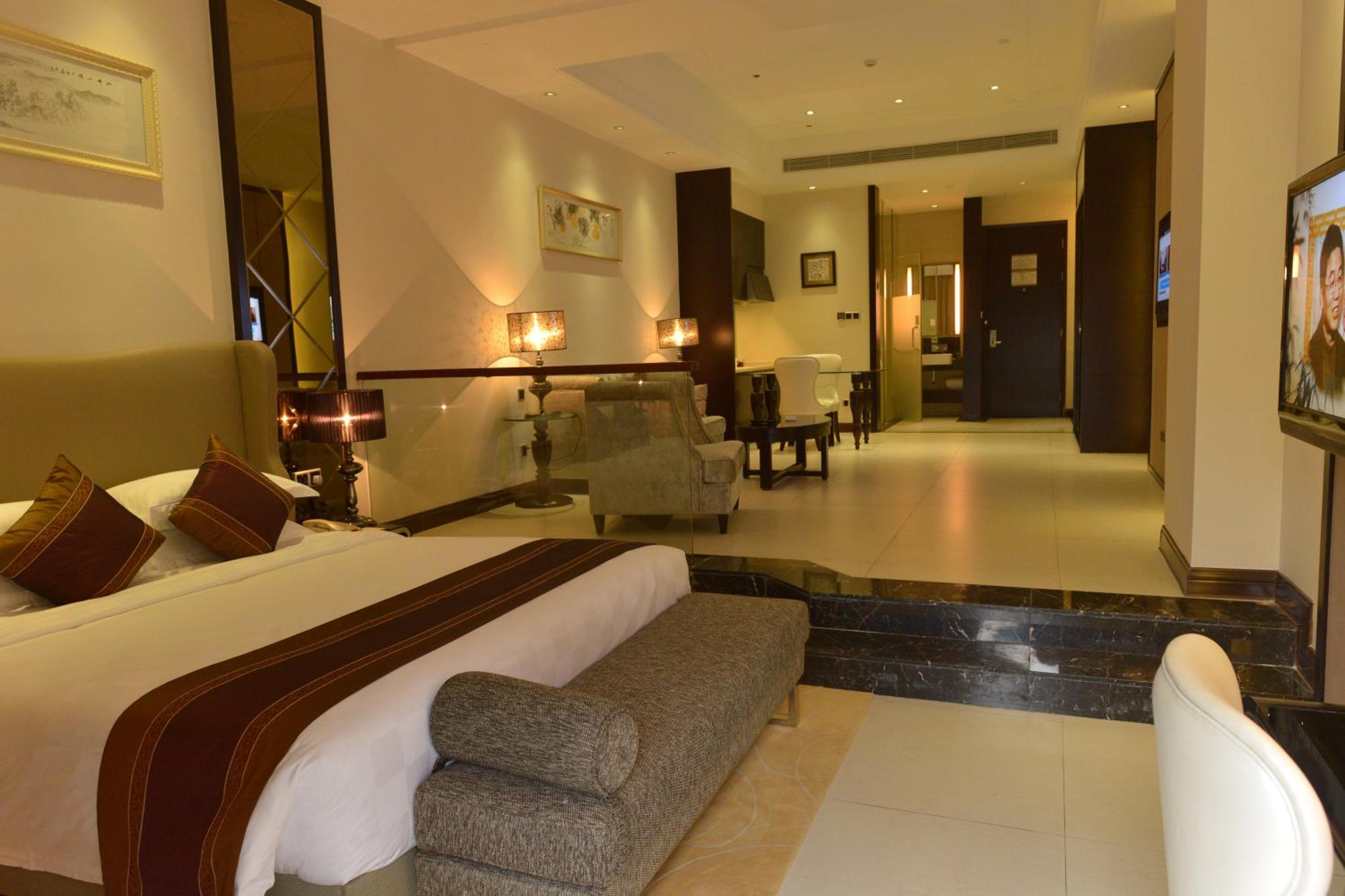 Deluxe Suite with Lake View photo 3