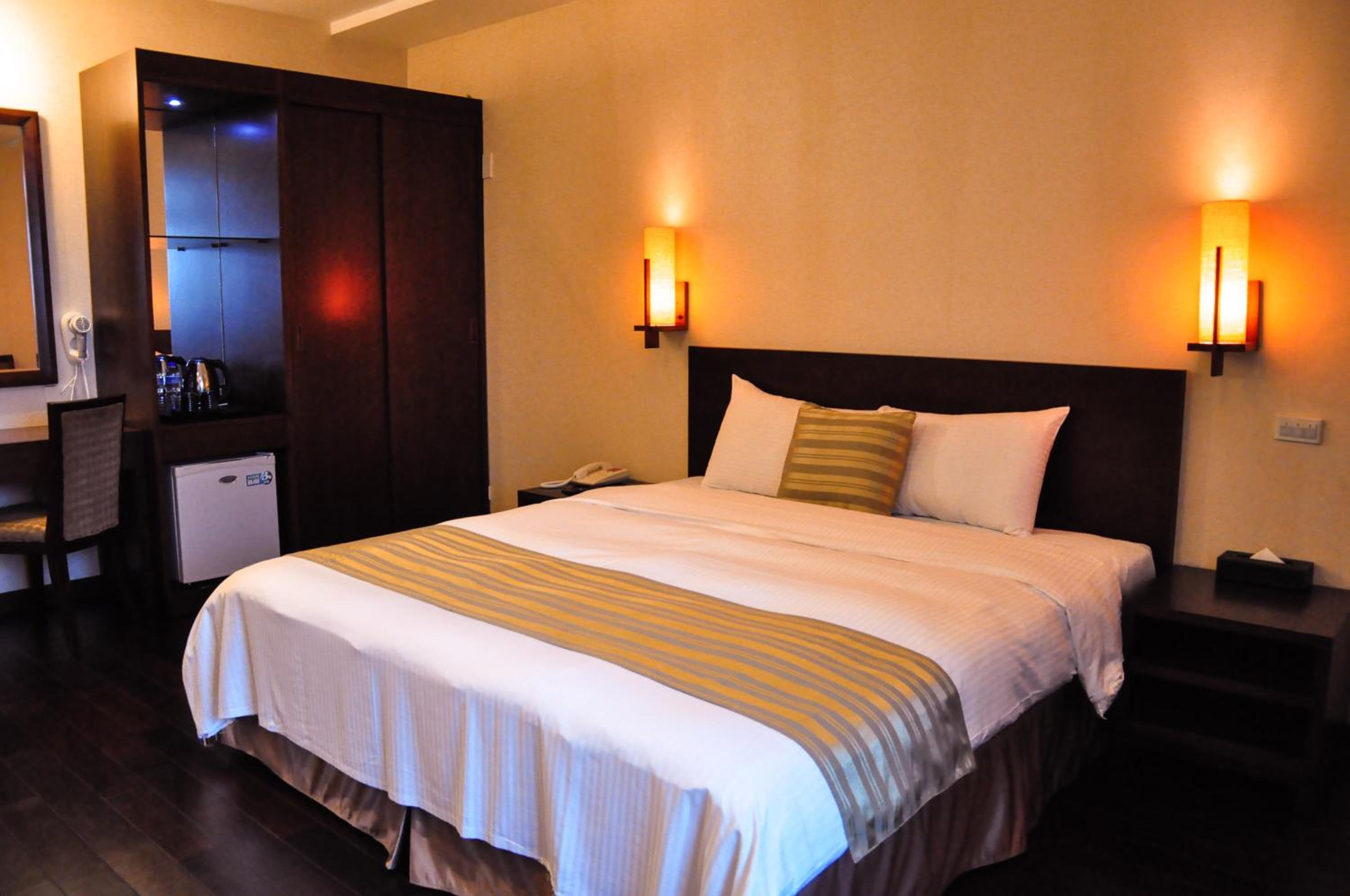 Queen Room - Disability Access photo 1