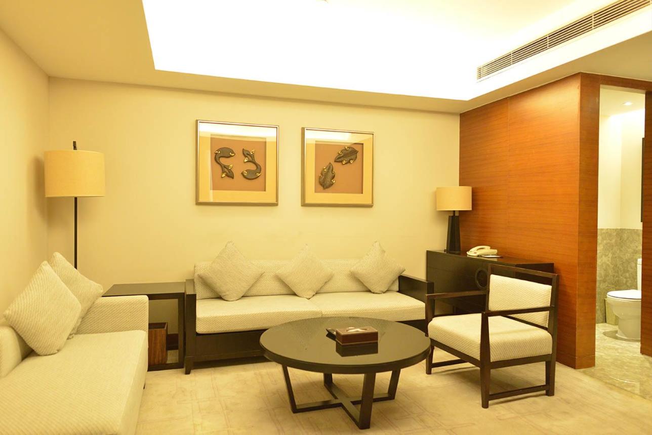 Deluxe Suite with Lake View photo 2