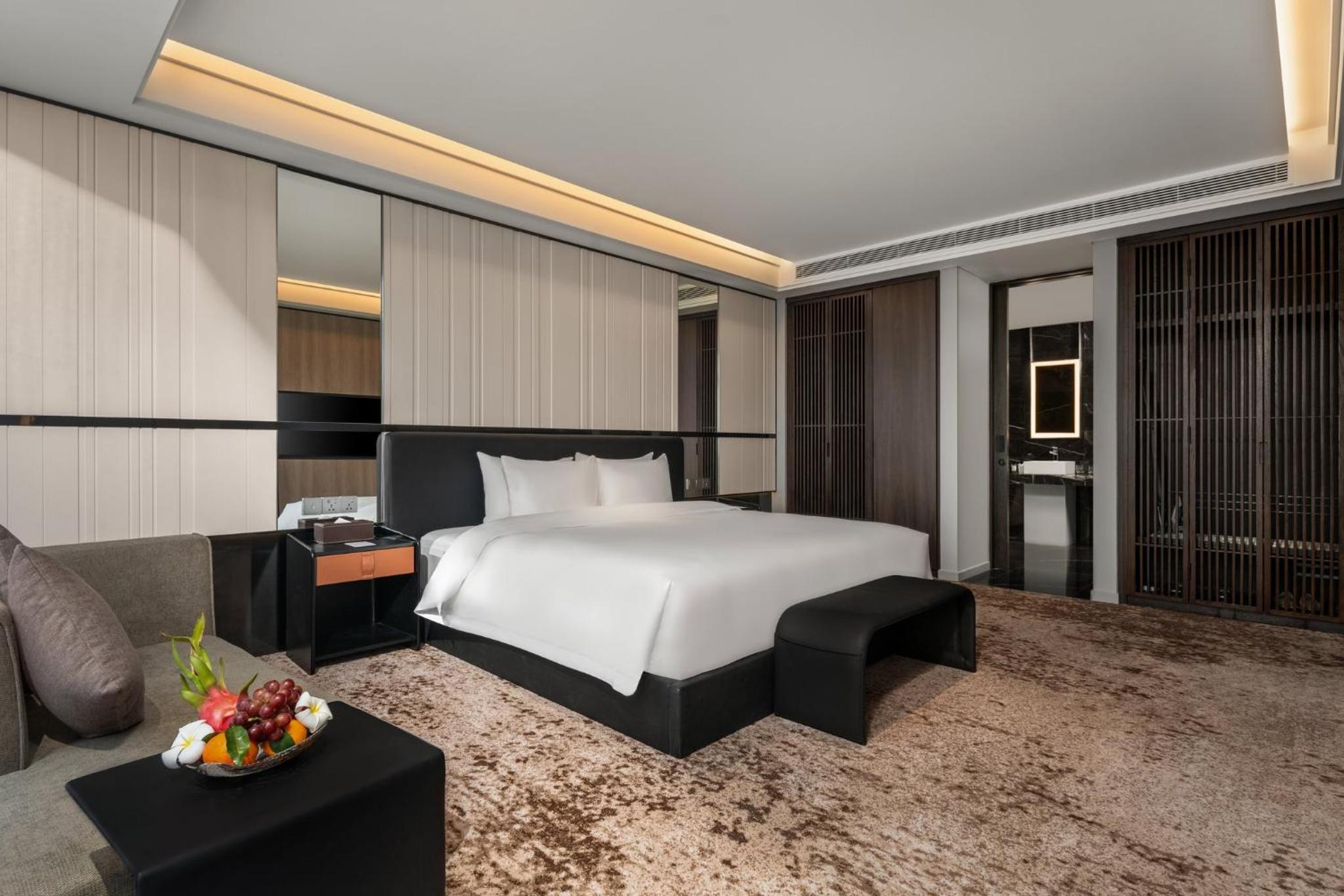 One-Bedroom Suite with River View - Lounge Access