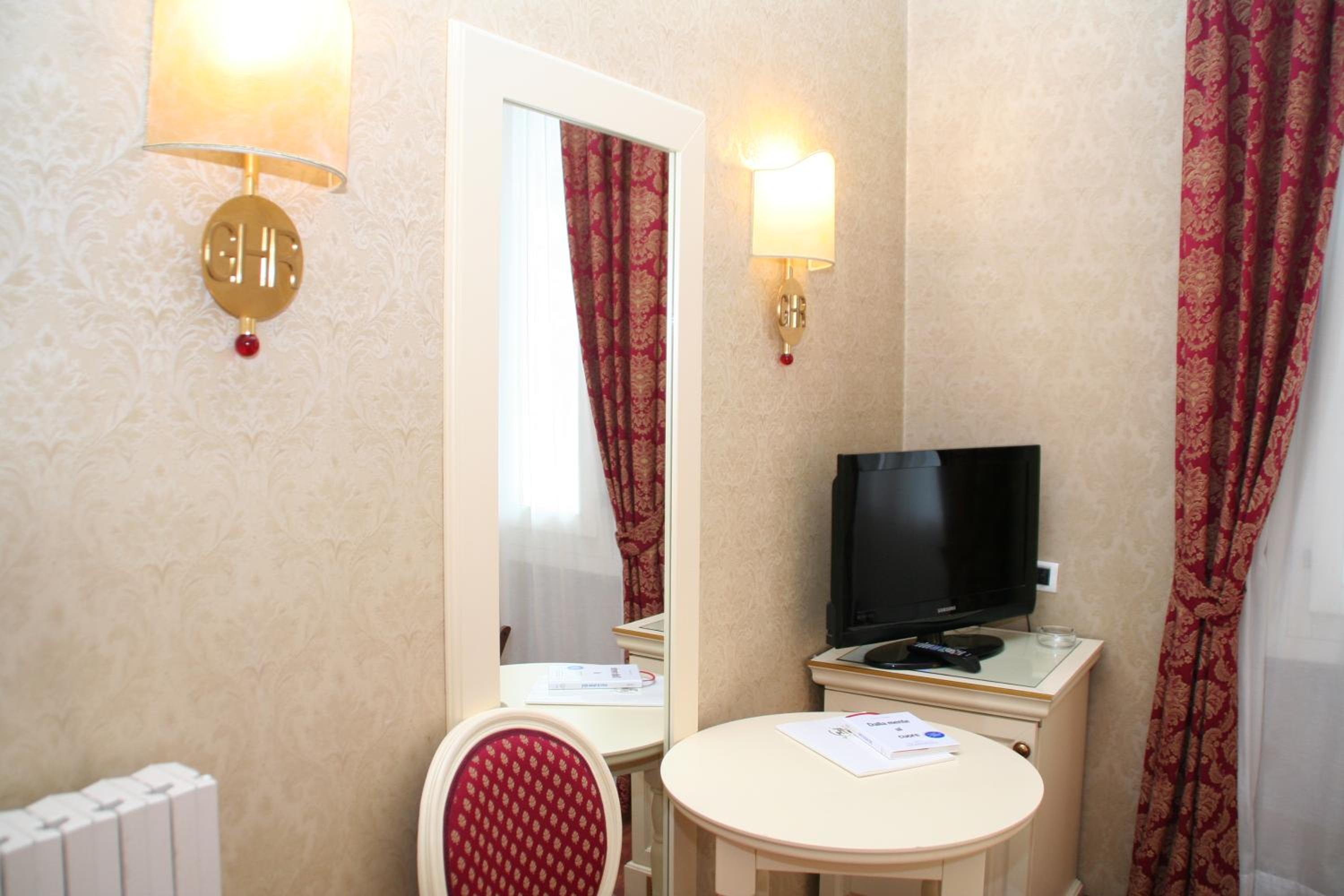 Single Room - Photo 6