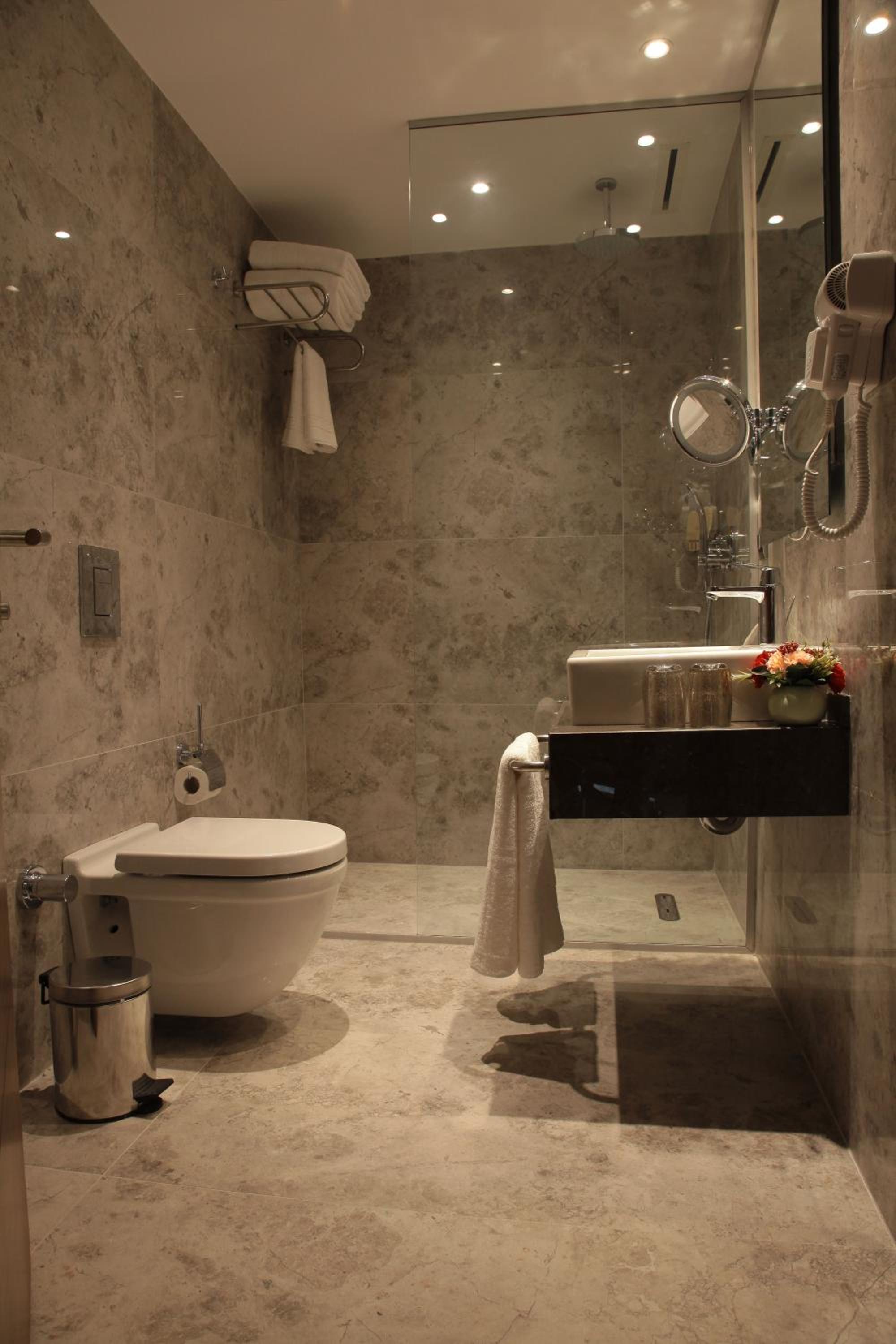 Family Suite with Free Airport Transfer photo 2