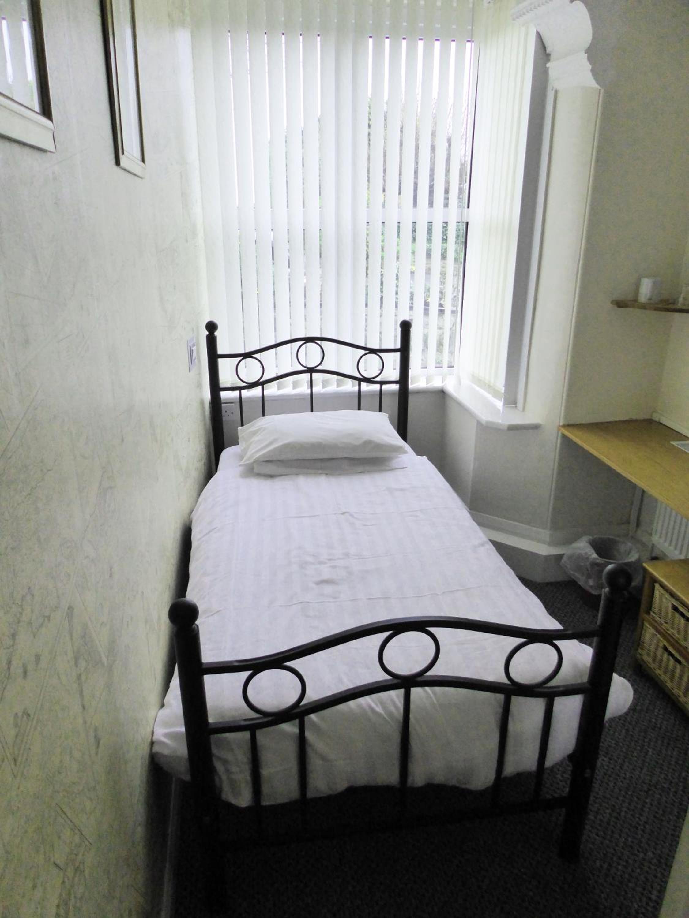 Single Room with Bathroom photo 1