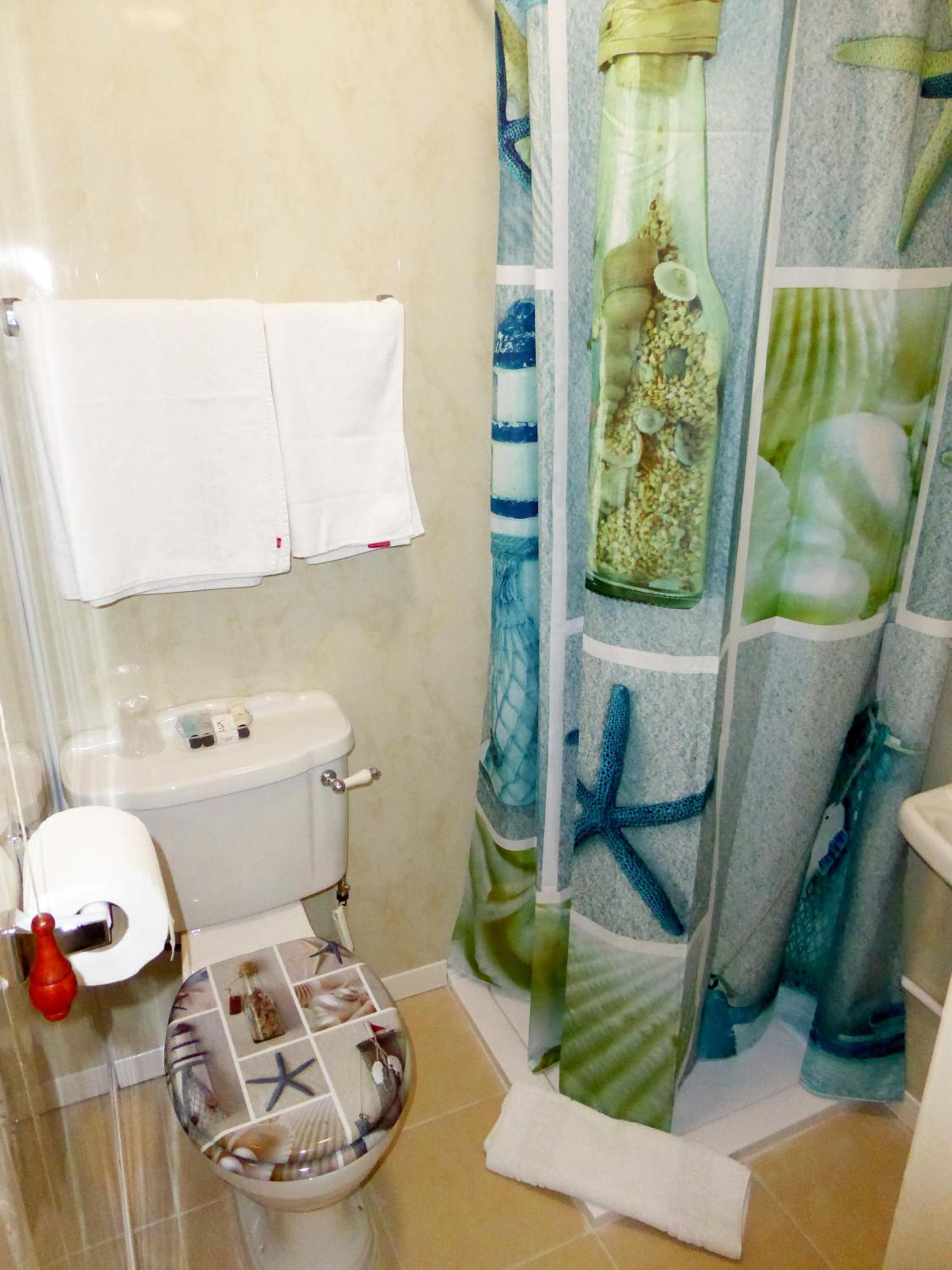 Single Room with Bathroom photo 2