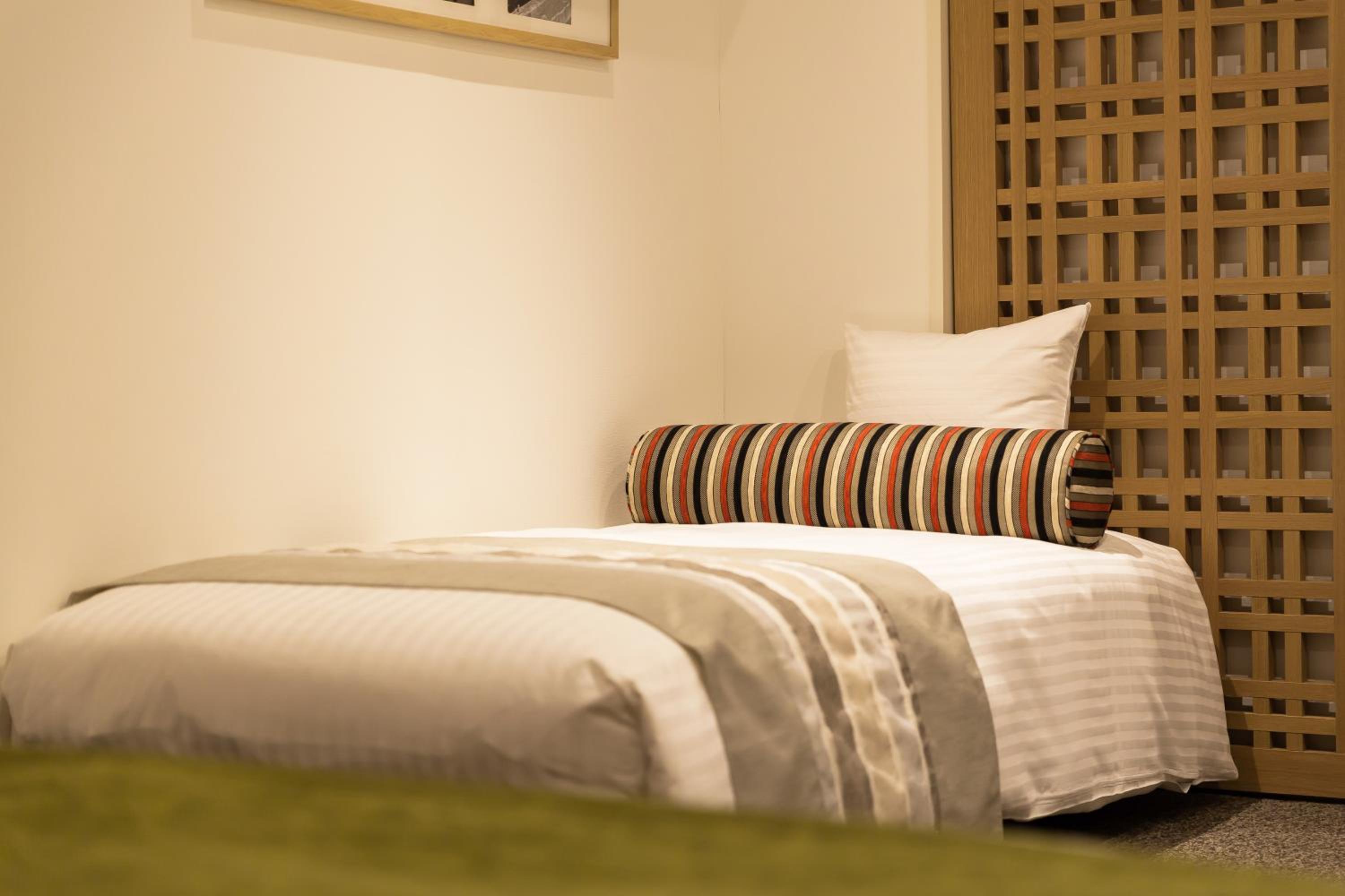 Comfort King Room with Sofa Bed - Non-Smoking photo 2
