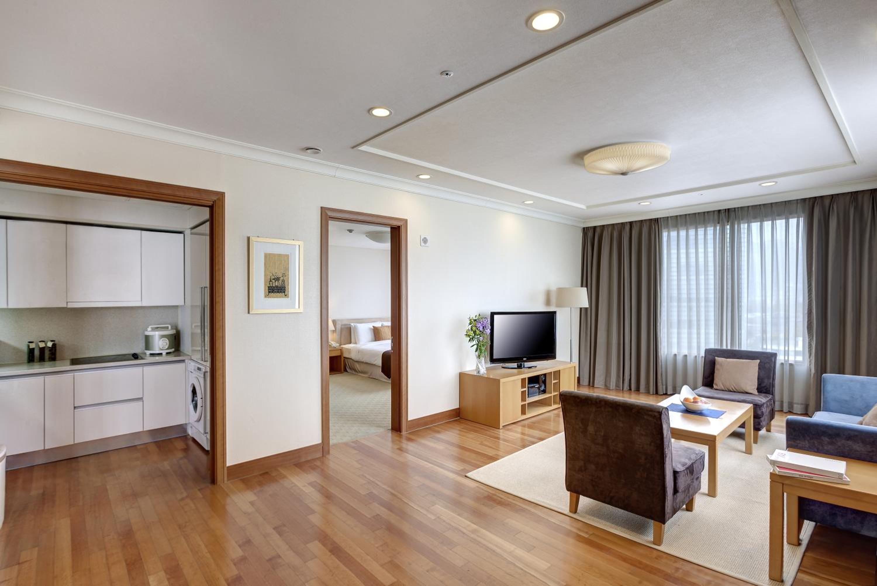 Executive Two-Bedroom Suite - Photo 3