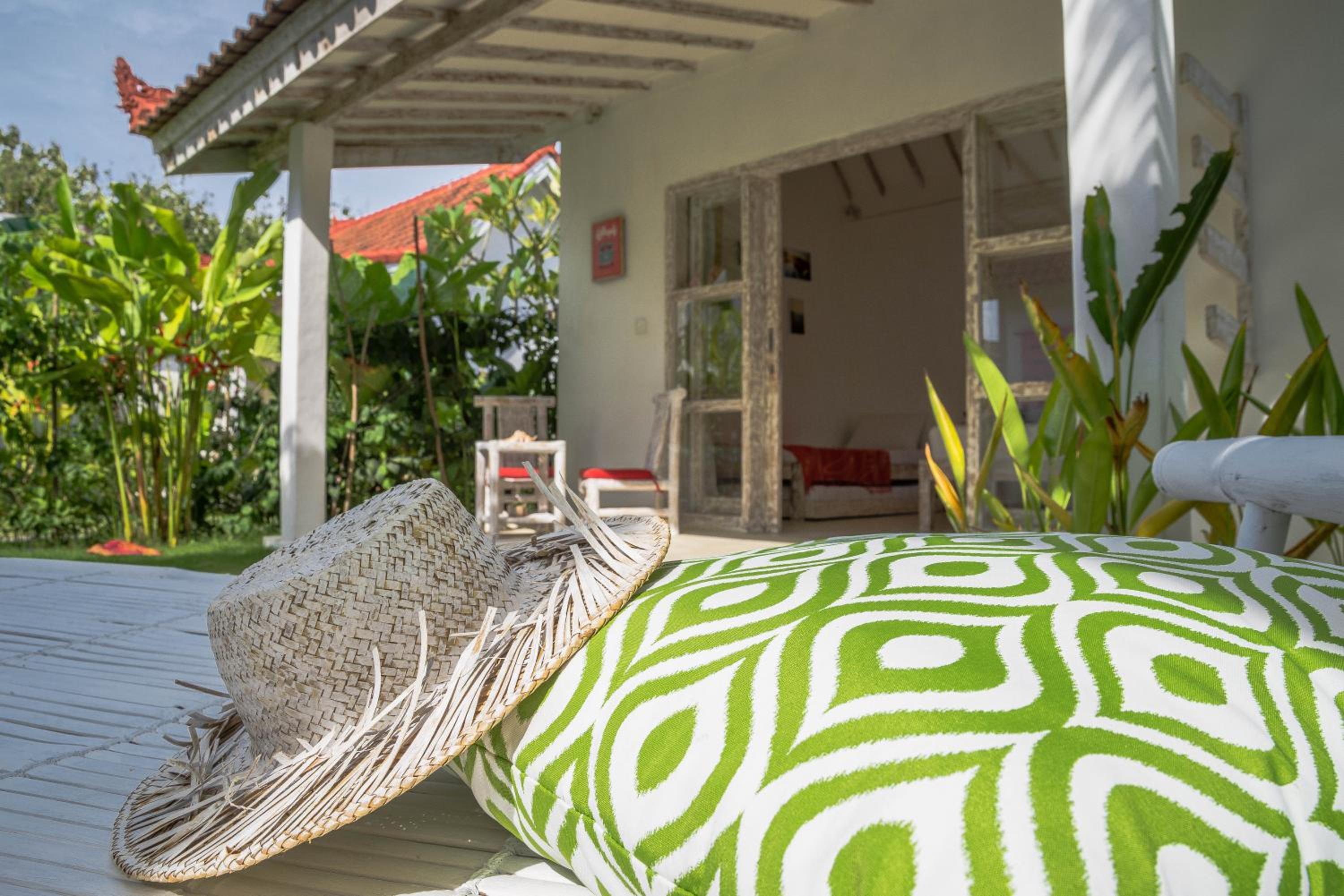 Bungalow with Garden View - Photo 3