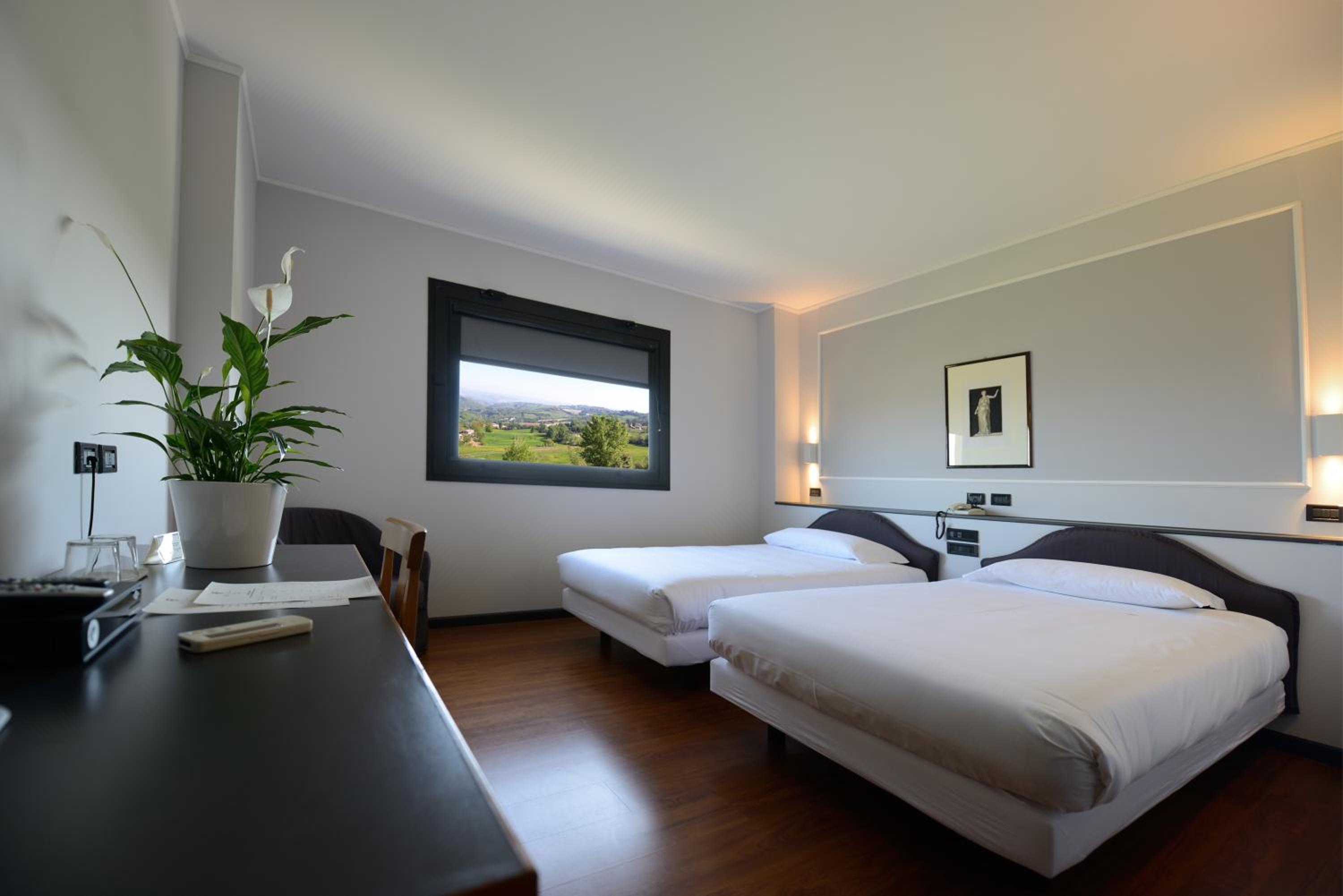 Deluxe Double or Twin Room with Hill View - Photo 8