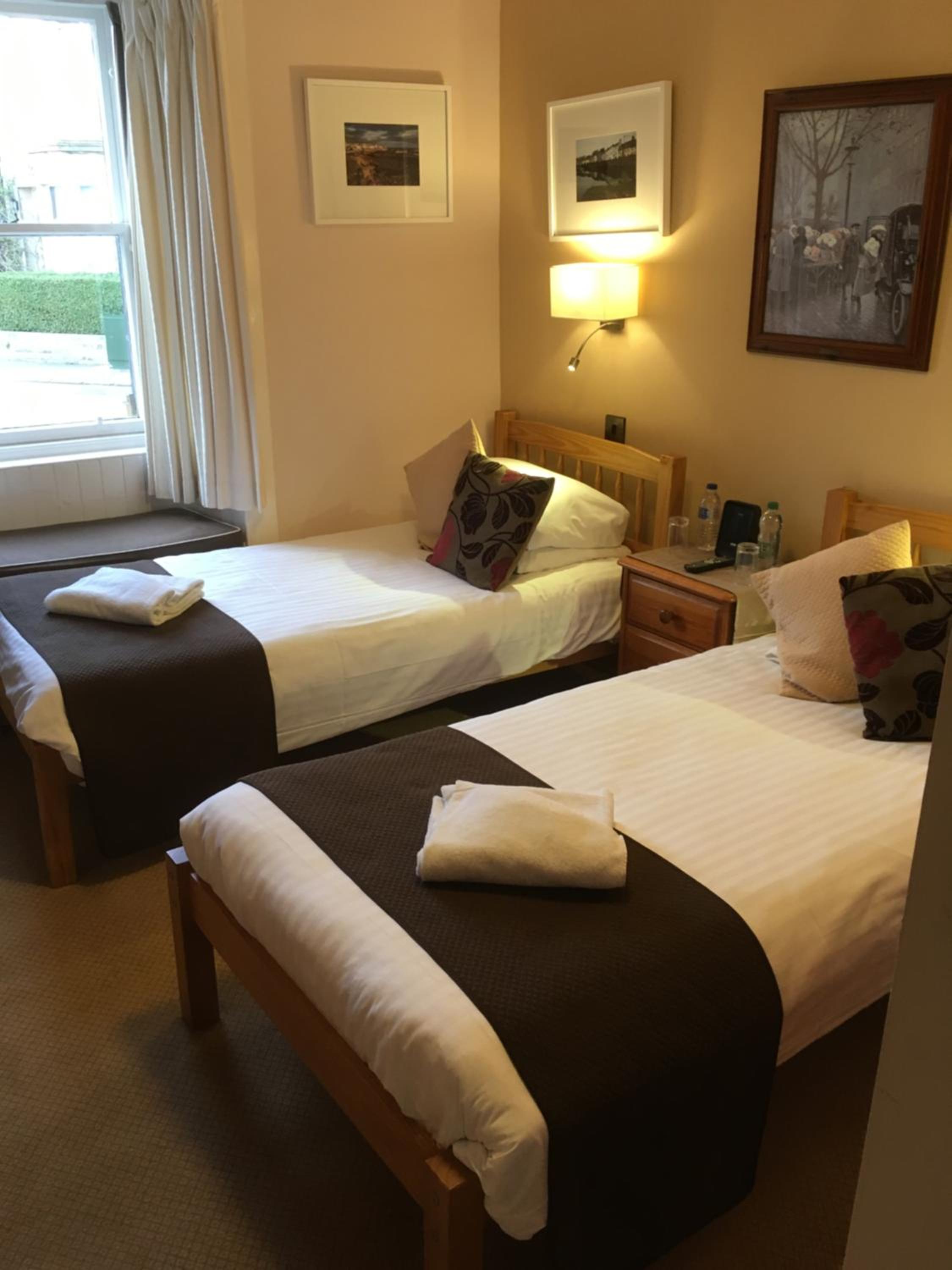 Standard Twin Room photo 2
