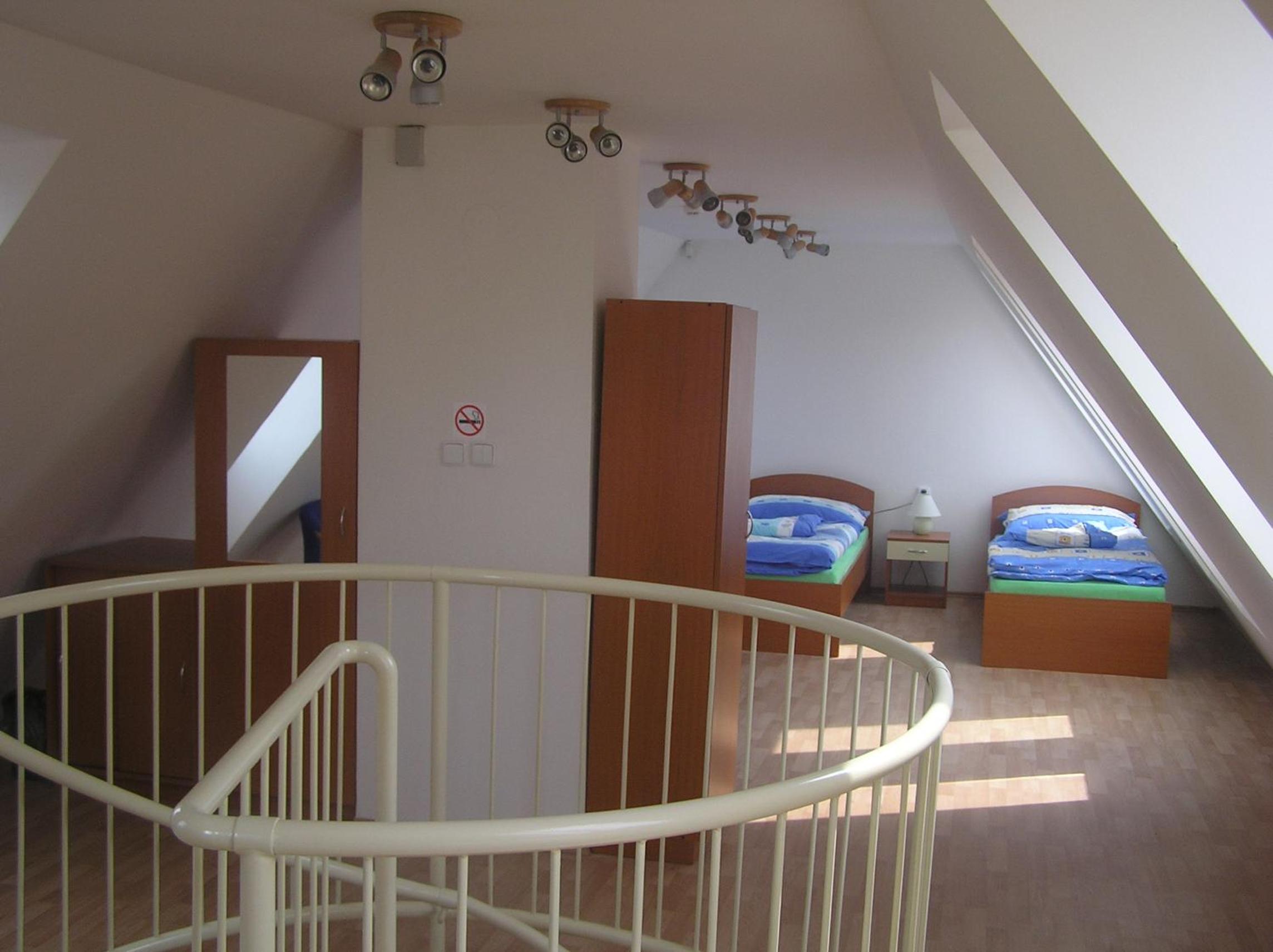 Family Room with Private Bathroom - Photo 4